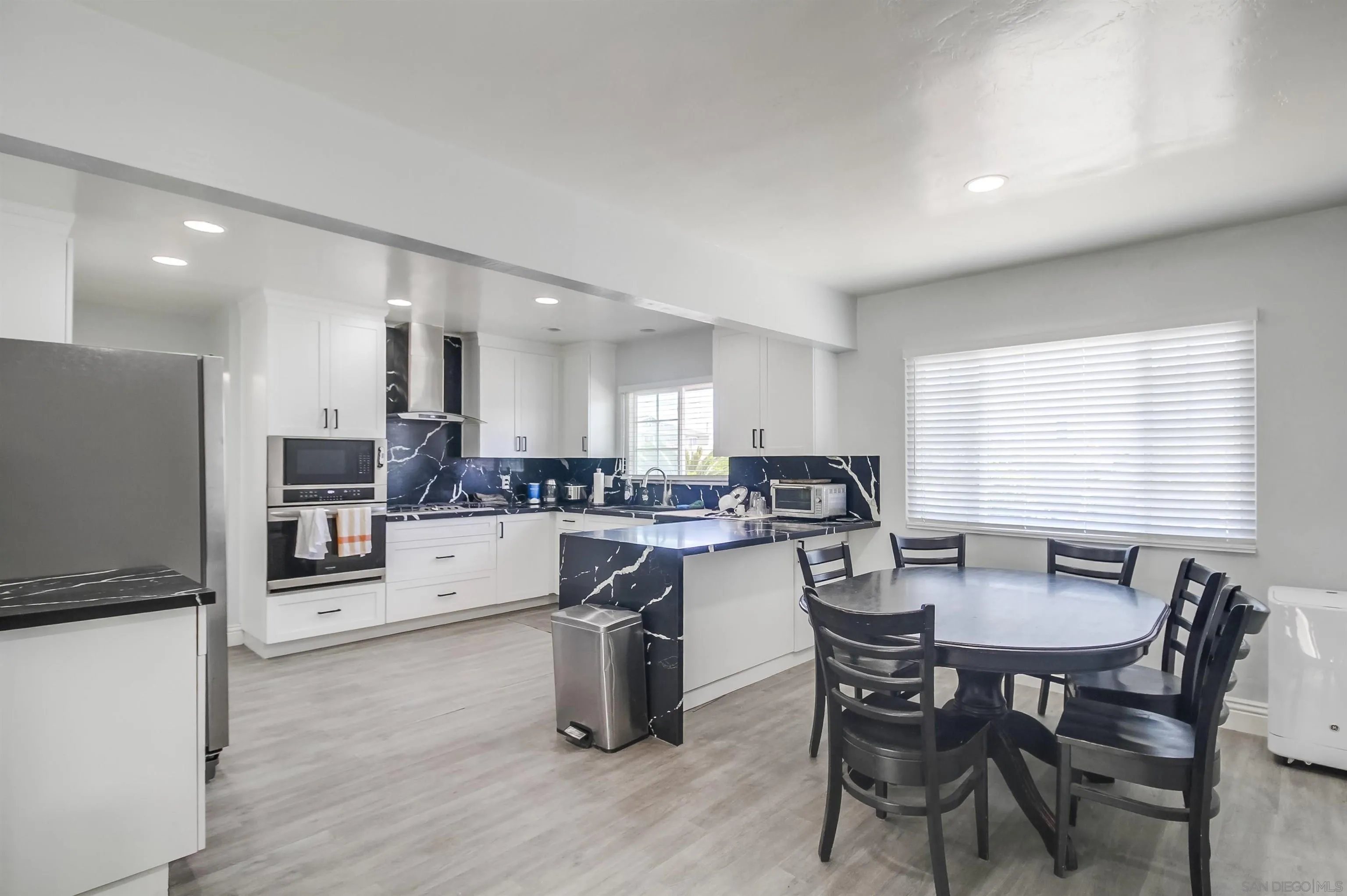 https://cdn.realtyfeed.com/cdn/127/250038172/18e31e32d6234f489ead3ffef3f876db.webp