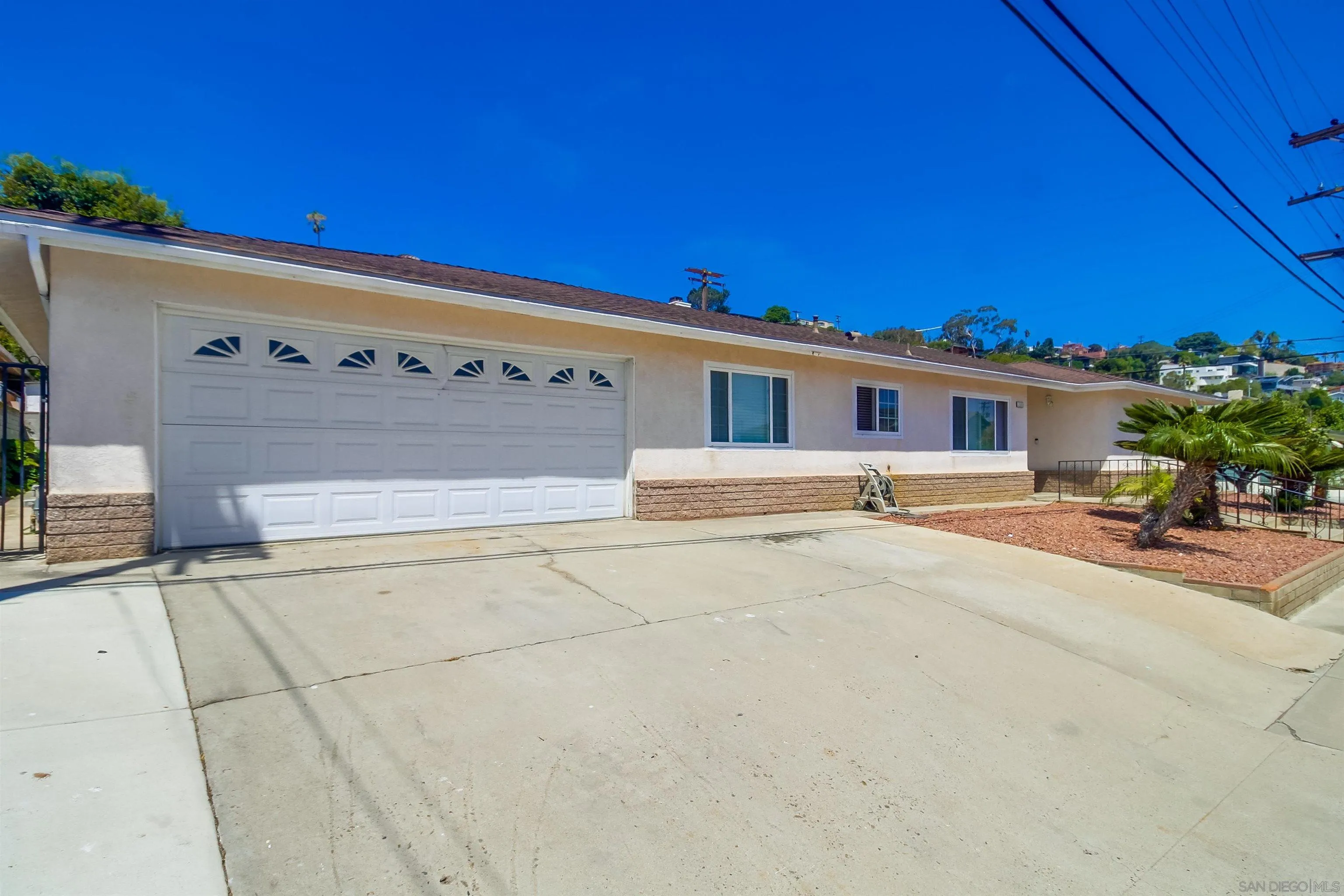 https://cdn.realtyfeed.com/cdn/127/250038172/3eb4599be274ae6f01e8864d1a0f2295.webp