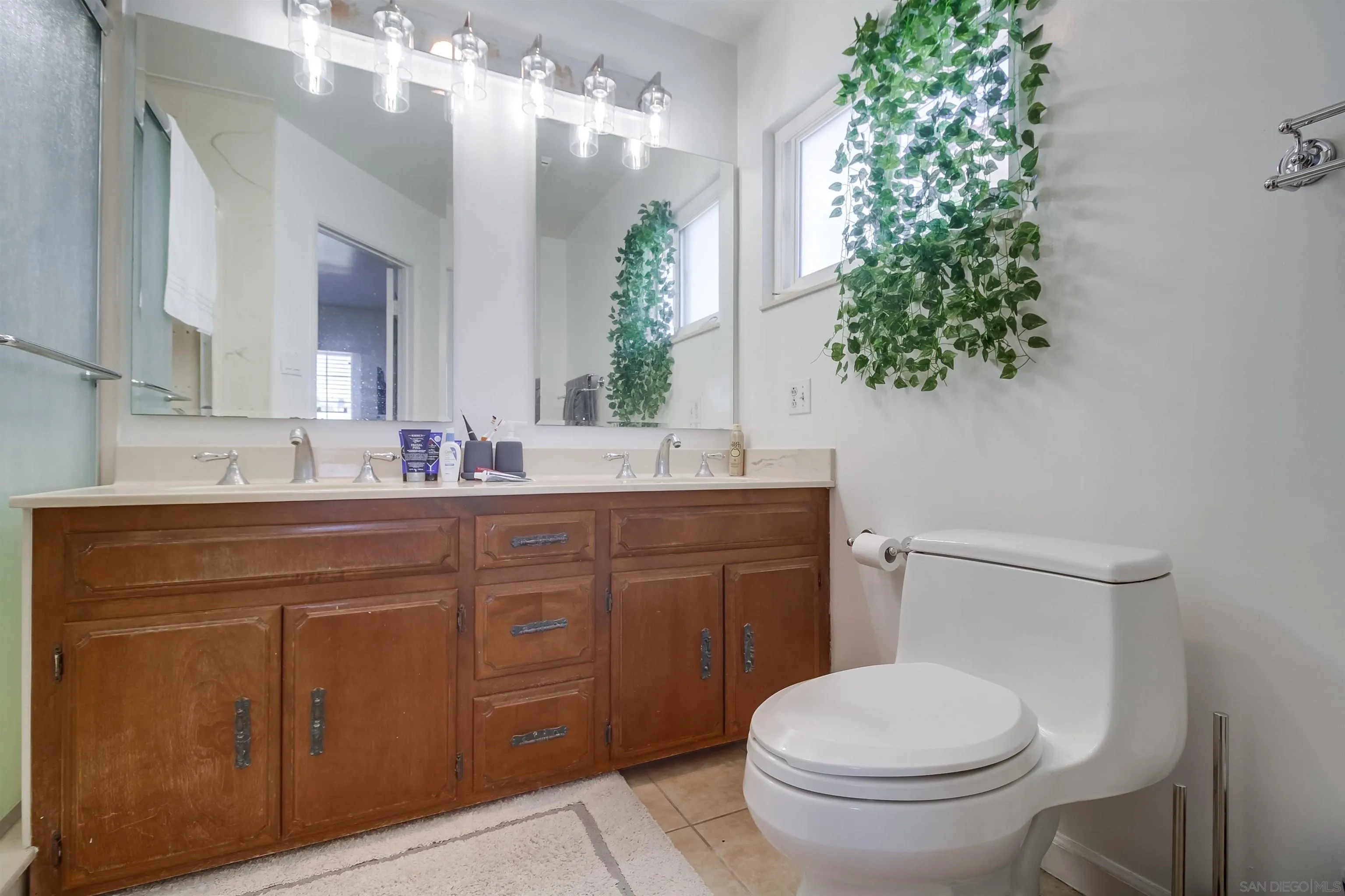 https://cdn.realtyfeed.com/cdn/127/250038172/c8efb0c4509656c10d7e586120648604.webp
