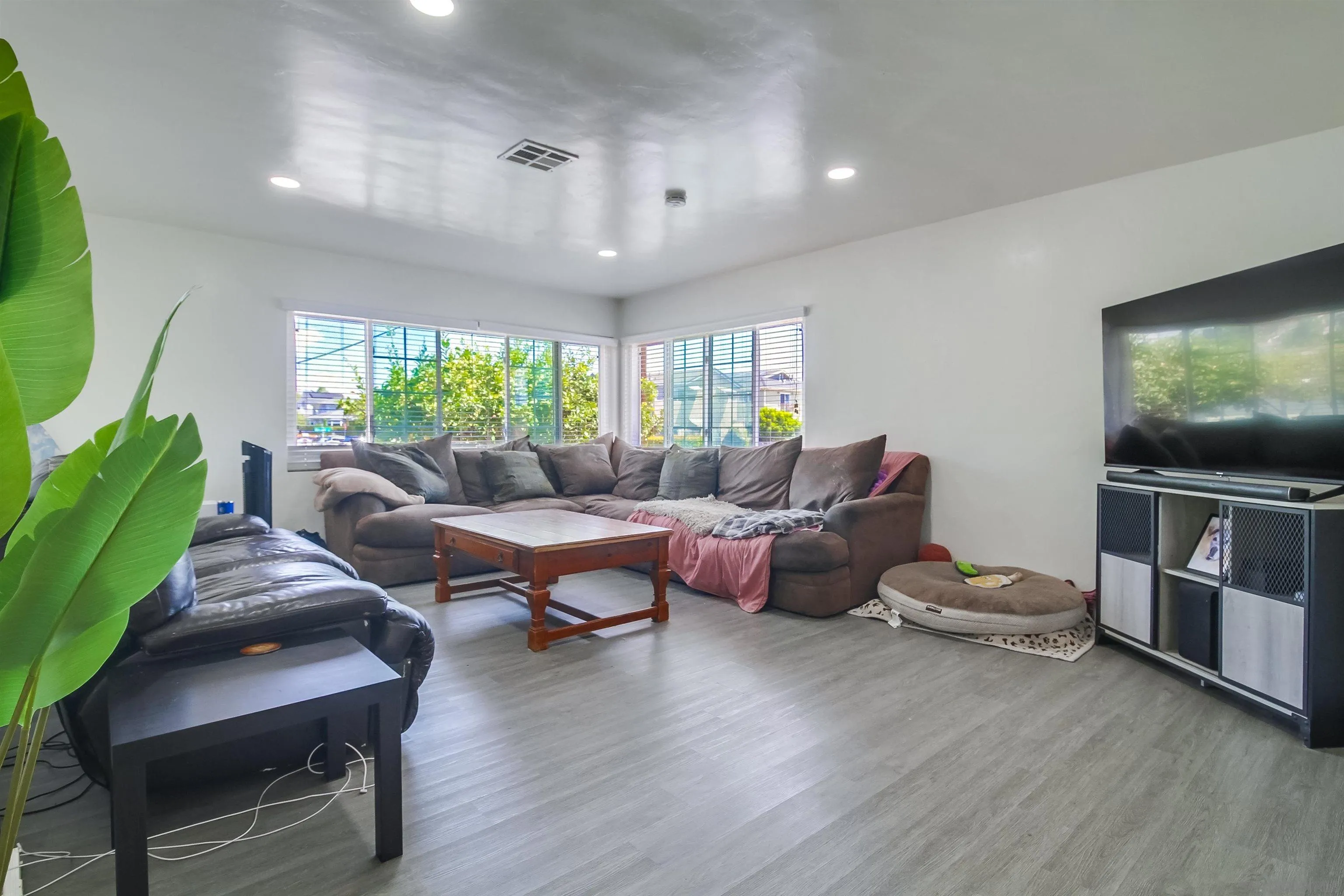 https://cdn.realtyfeed.com/cdn/127/250038172/fe319d15ee04dc5e59650d991ce8d65e.webp