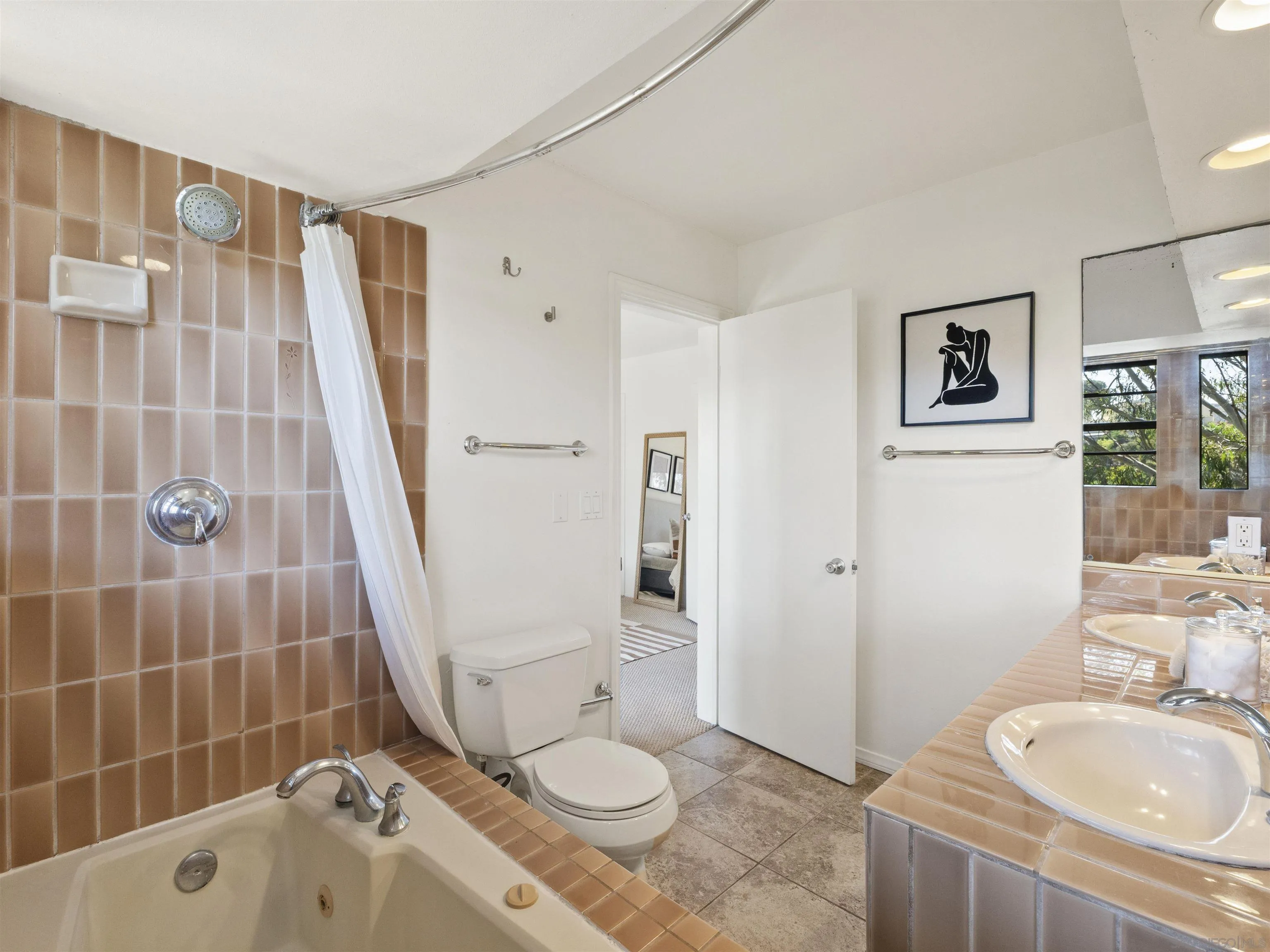 https://cdn.realtyfeed.com/cdn/127/250038174/03a0175edbee48c492554abec934a1dd.webp