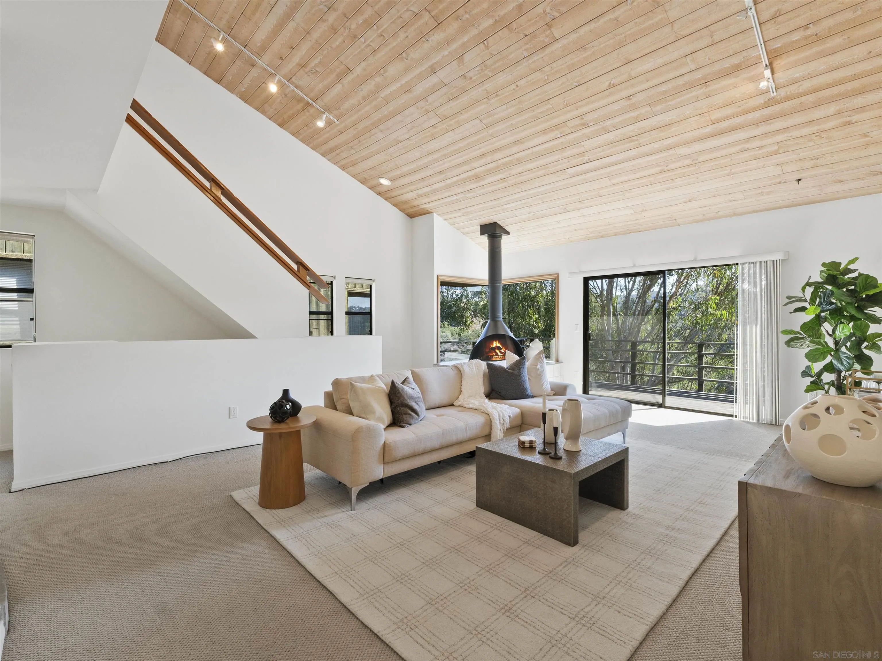 https://cdn.realtyfeed.com/cdn/127/250038174/0efcd03b7750918b841faa3176dd6536.webp