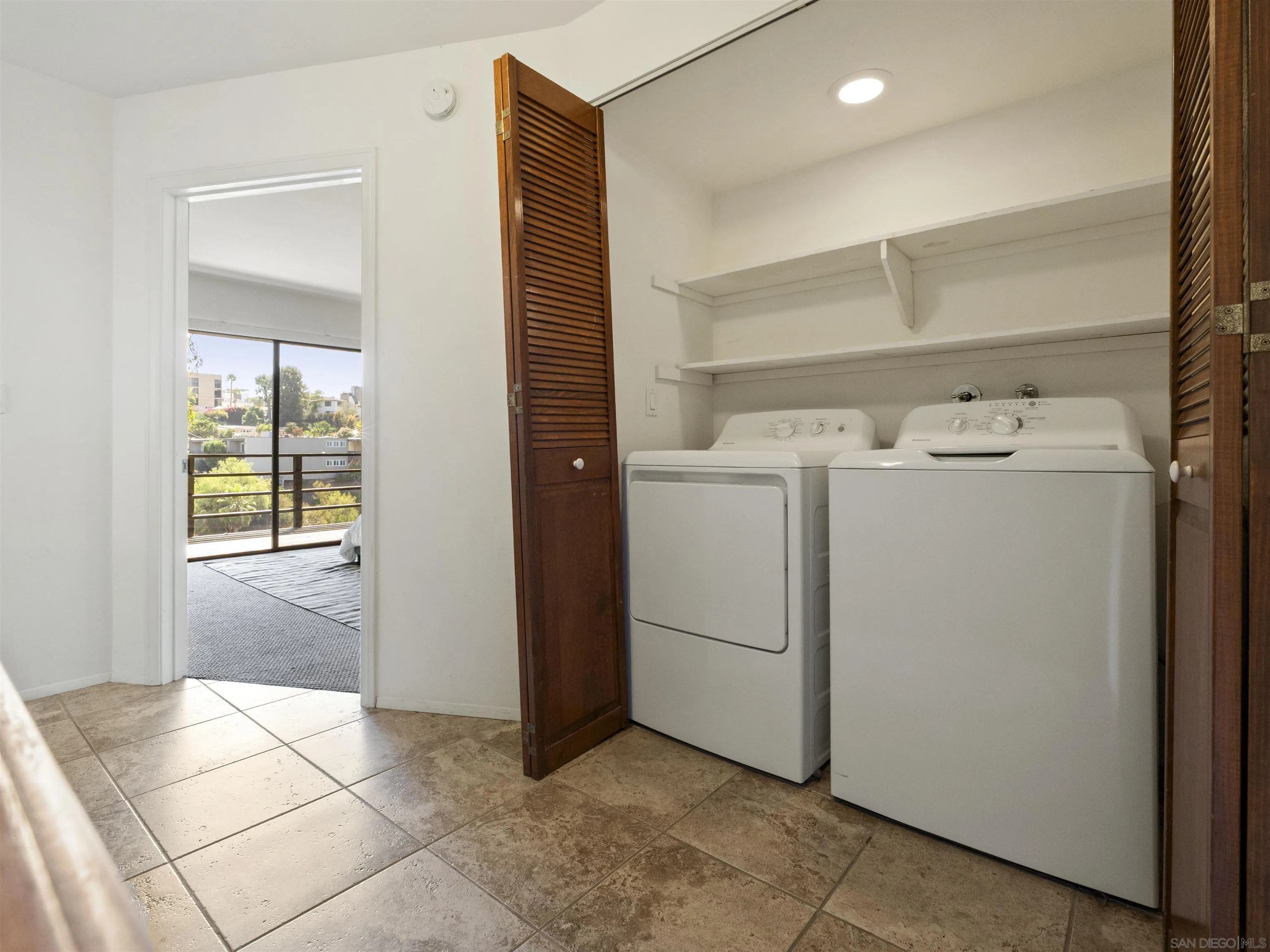 https://cdn.realtyfeed.com/cdn/127/250038174/806a43b85f166a9bb8297a595ef6e2a5.webp
