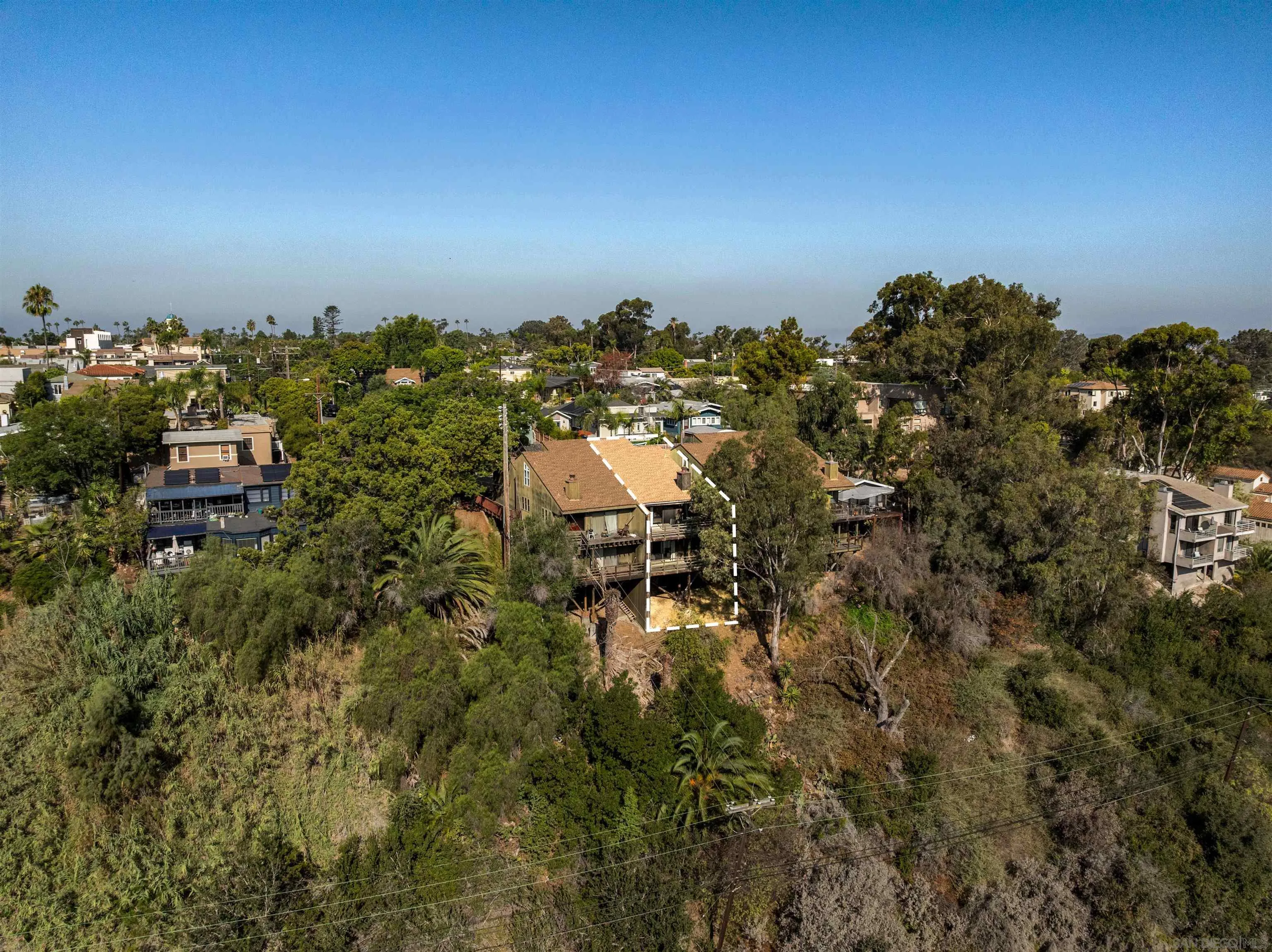 https://cdn.realtyfeed.com/cdn/127/250038174/83cac334322e740b75f4a0fca1413b45.webp