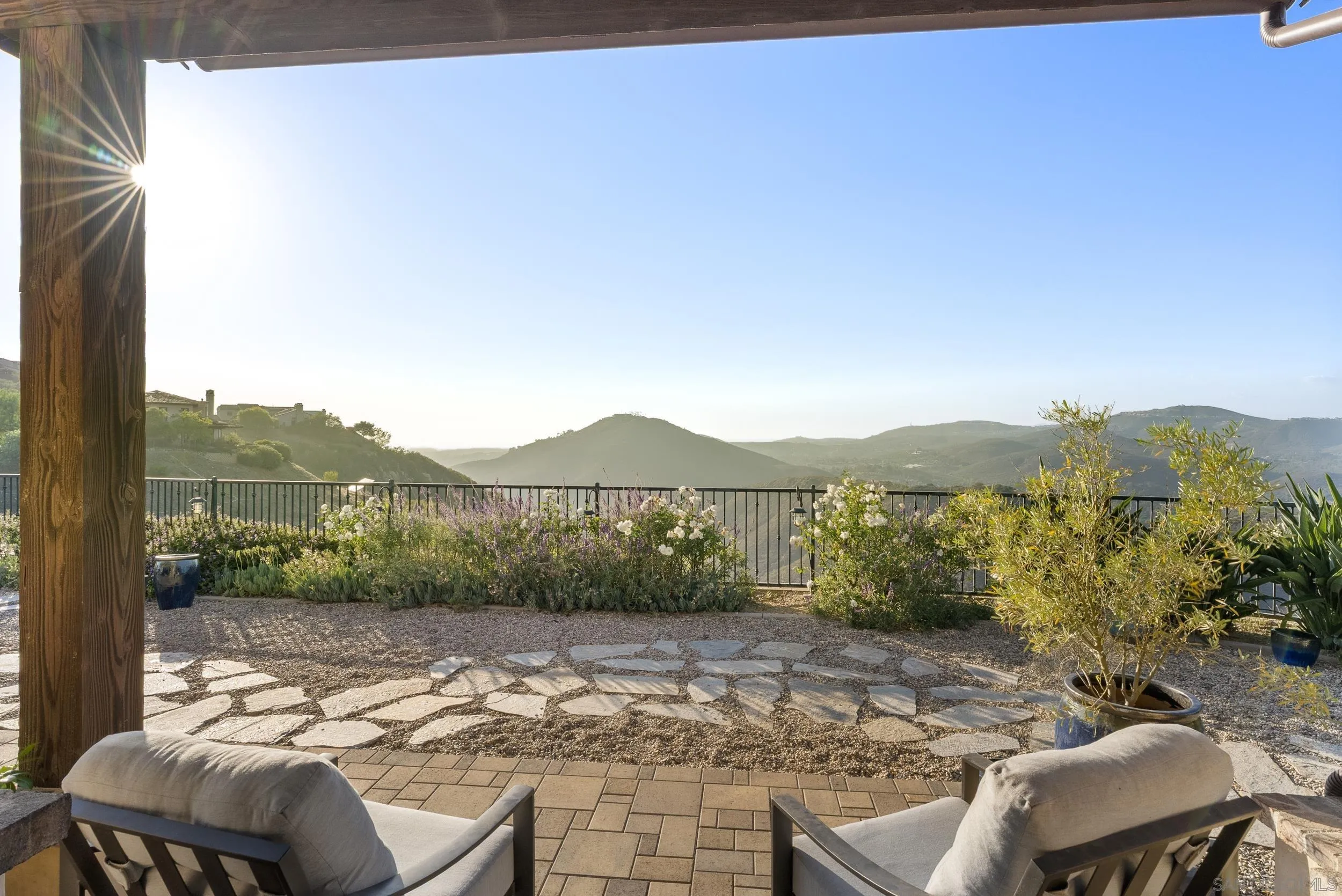 https://cdn.realtyfeed.com/cdn/127/250038177/0190b4edd9af28f95b8583d50a31134b.webp