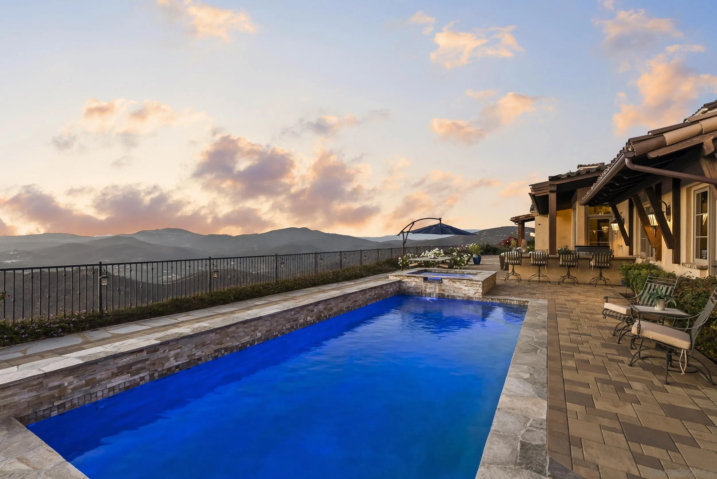 https://cdn.realtyfeed.com/cdn/127/250038177/fa4482d89a516dda29cc859ea7385211.webp