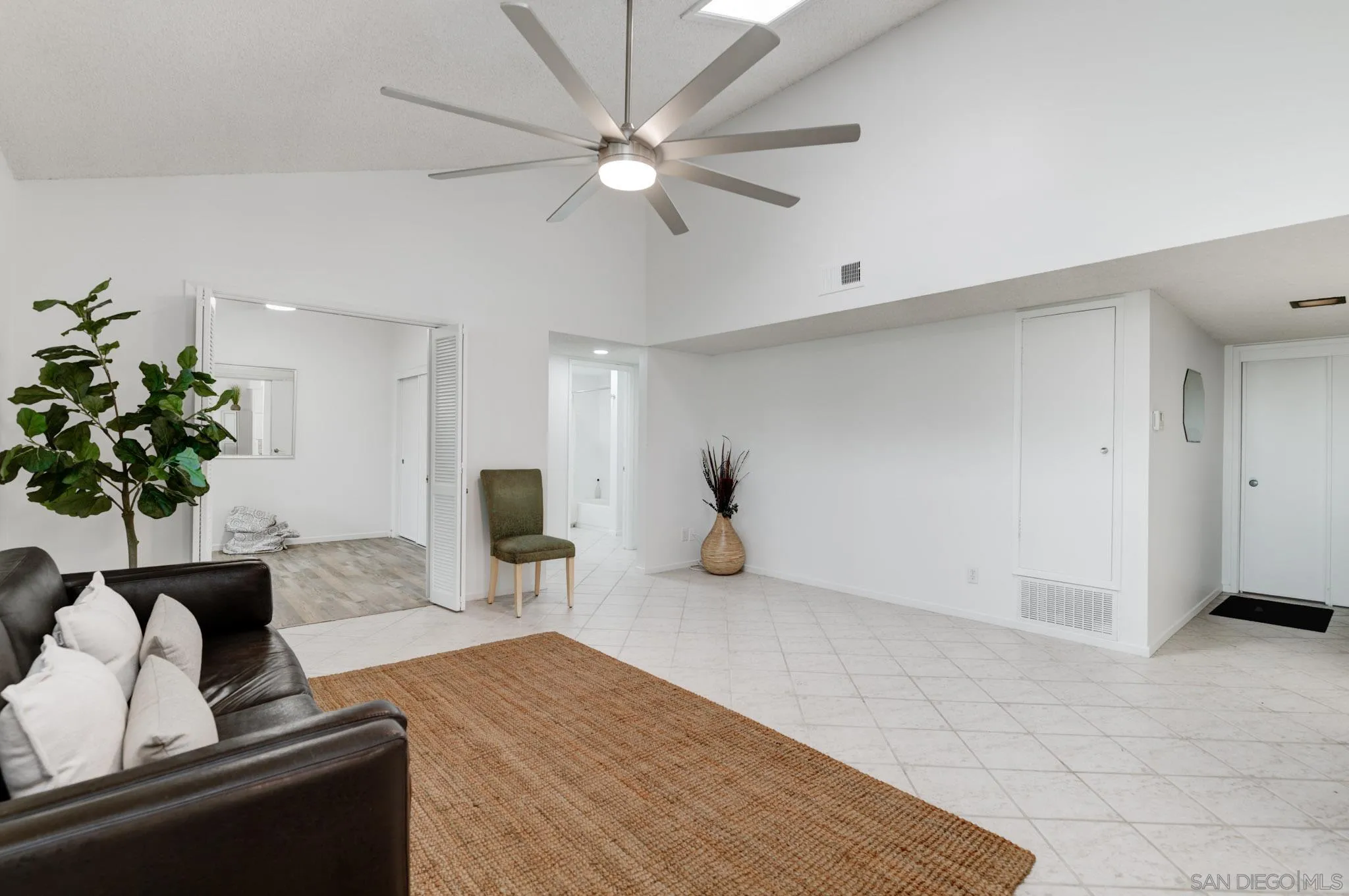 https://cdn.realtyfeed.com/cdn/127/250038178/02fc9506a9dcb030f33c33be1fa9138e.webp