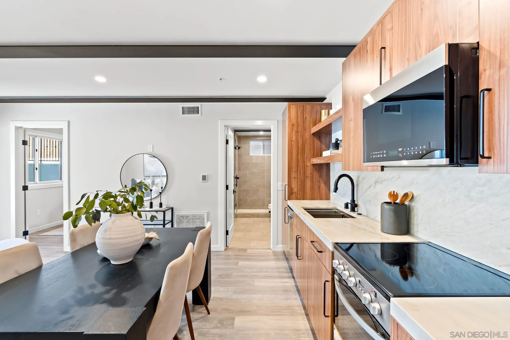 https://cdn.realtyfeed.com/cdn/127/250038189/07221bcb2f41b29b6e75ac1e5375e784.webp