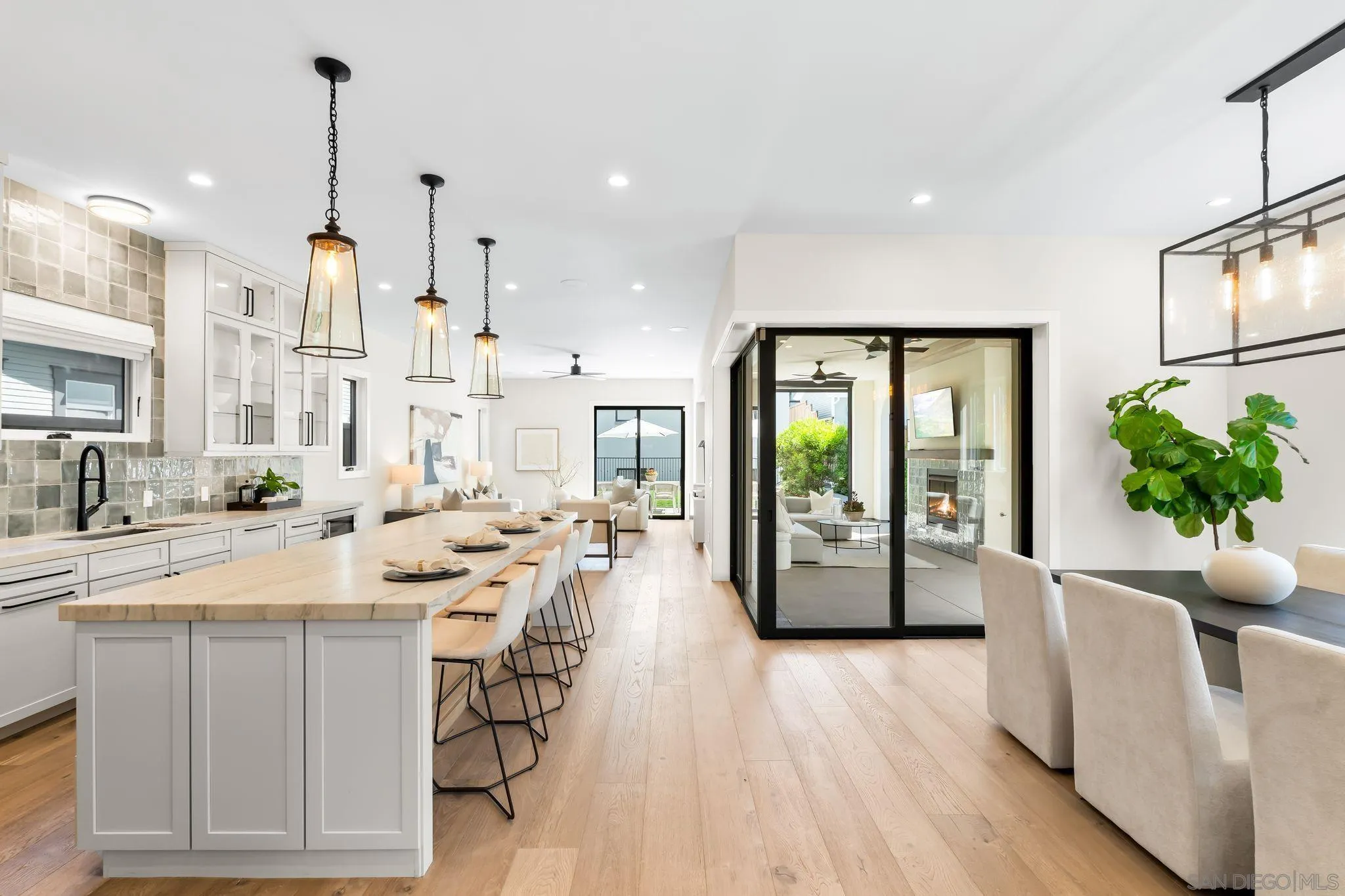 https://cdn.realtyfeed.com/cdn/127/250038189/29d0061d5f57e88364f8c8c3404ce30c.webp