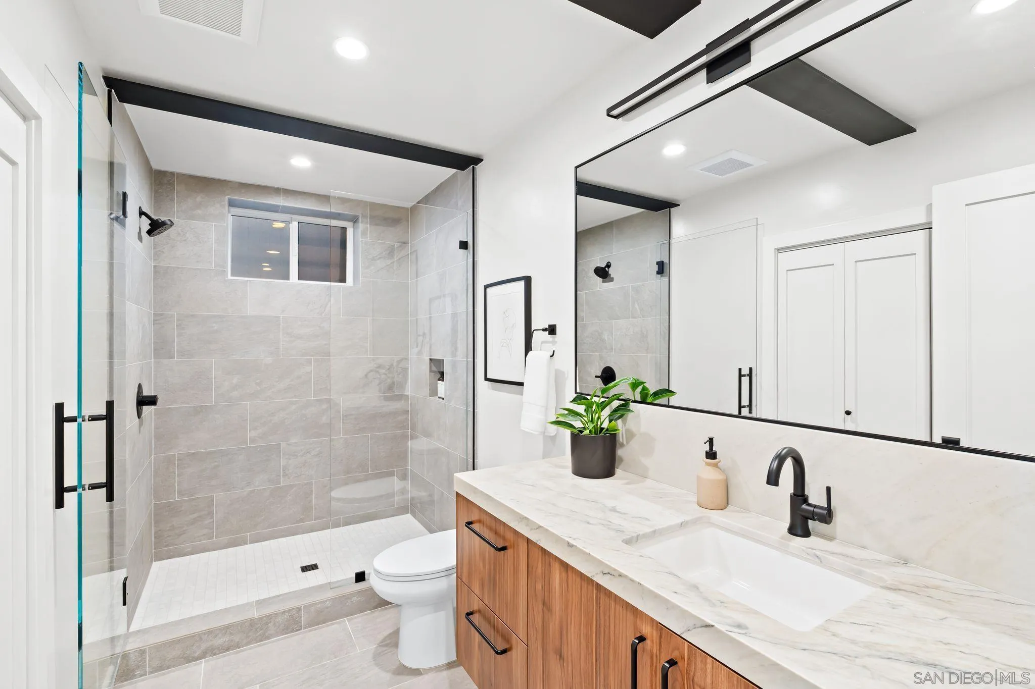 https://cdn.realtyfeed.com/cdn/127/250038189/45811f9ec93273ebf8dad36867255147.webp