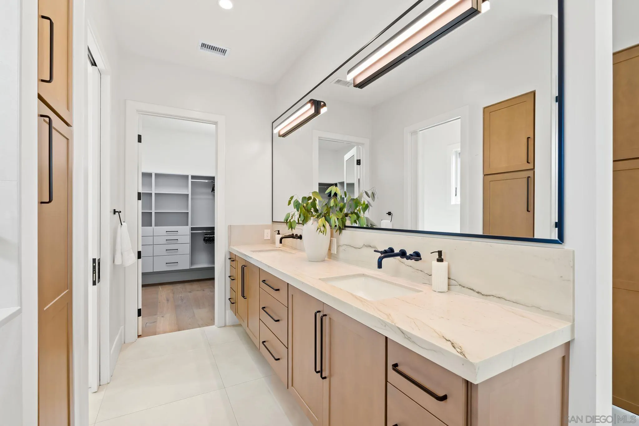 https://cdn.realtyfeed.com/cdn/127/250038189/87cc4b6a665d4e579c063ee94dfea06a.webp