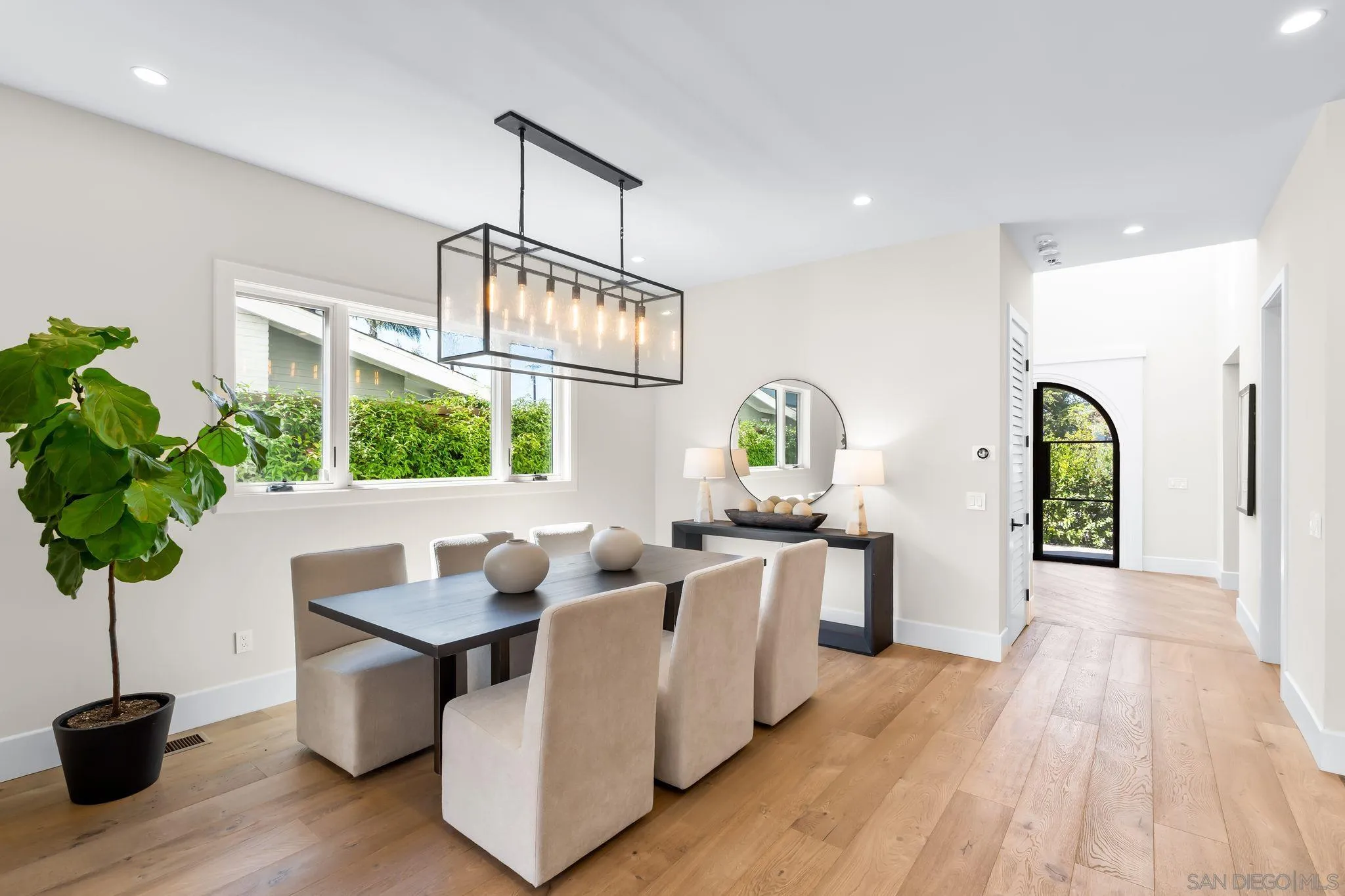 https://cdn.realtyfeed.com/cdn/127/250038189/c3f62f8312a5252b009c1050063d03ed.webp