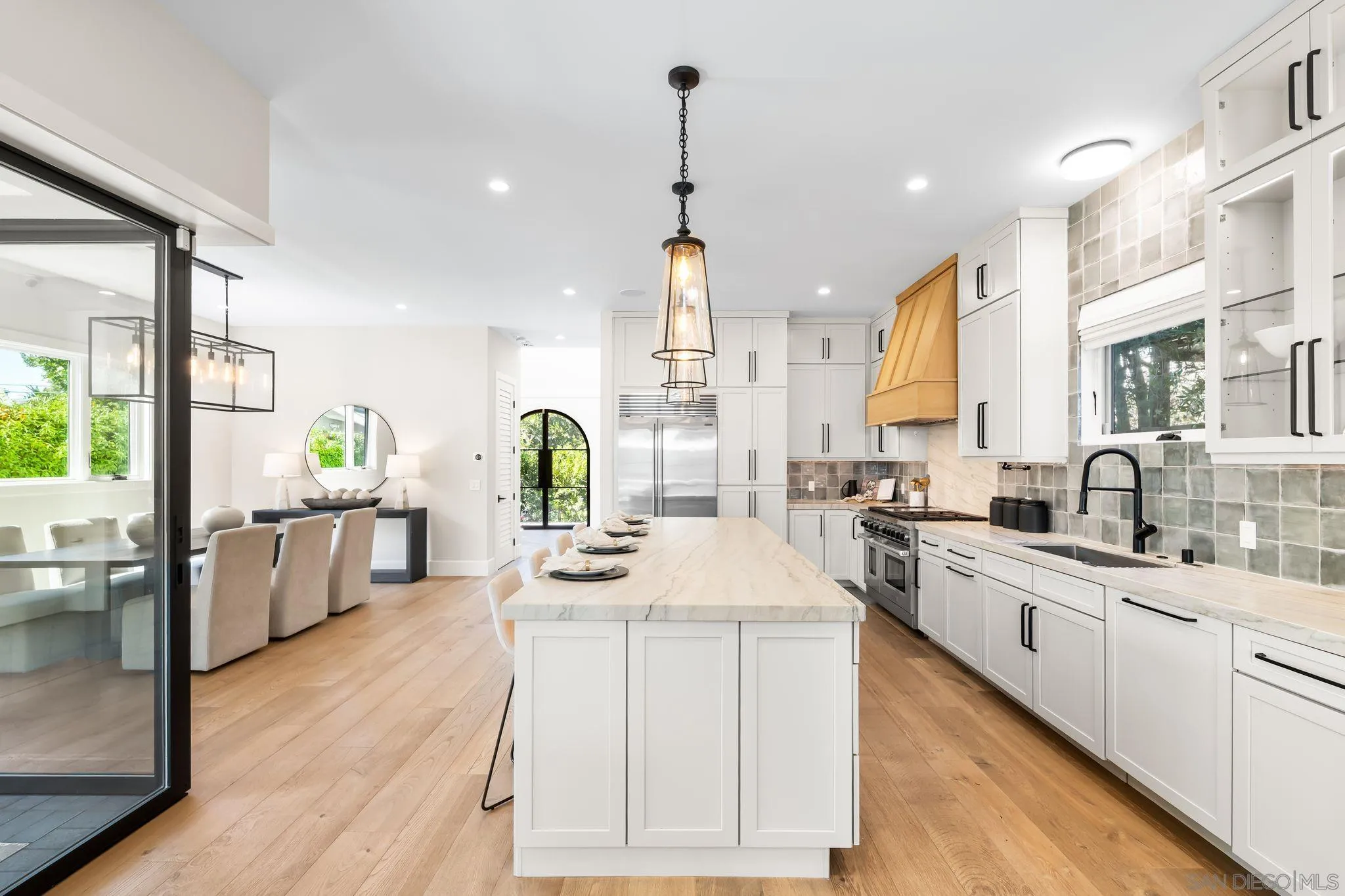 https://cdn.realtyfeed.com/cdn/127/250038189/cf68c187556d64d2347f031e614eedab.webp