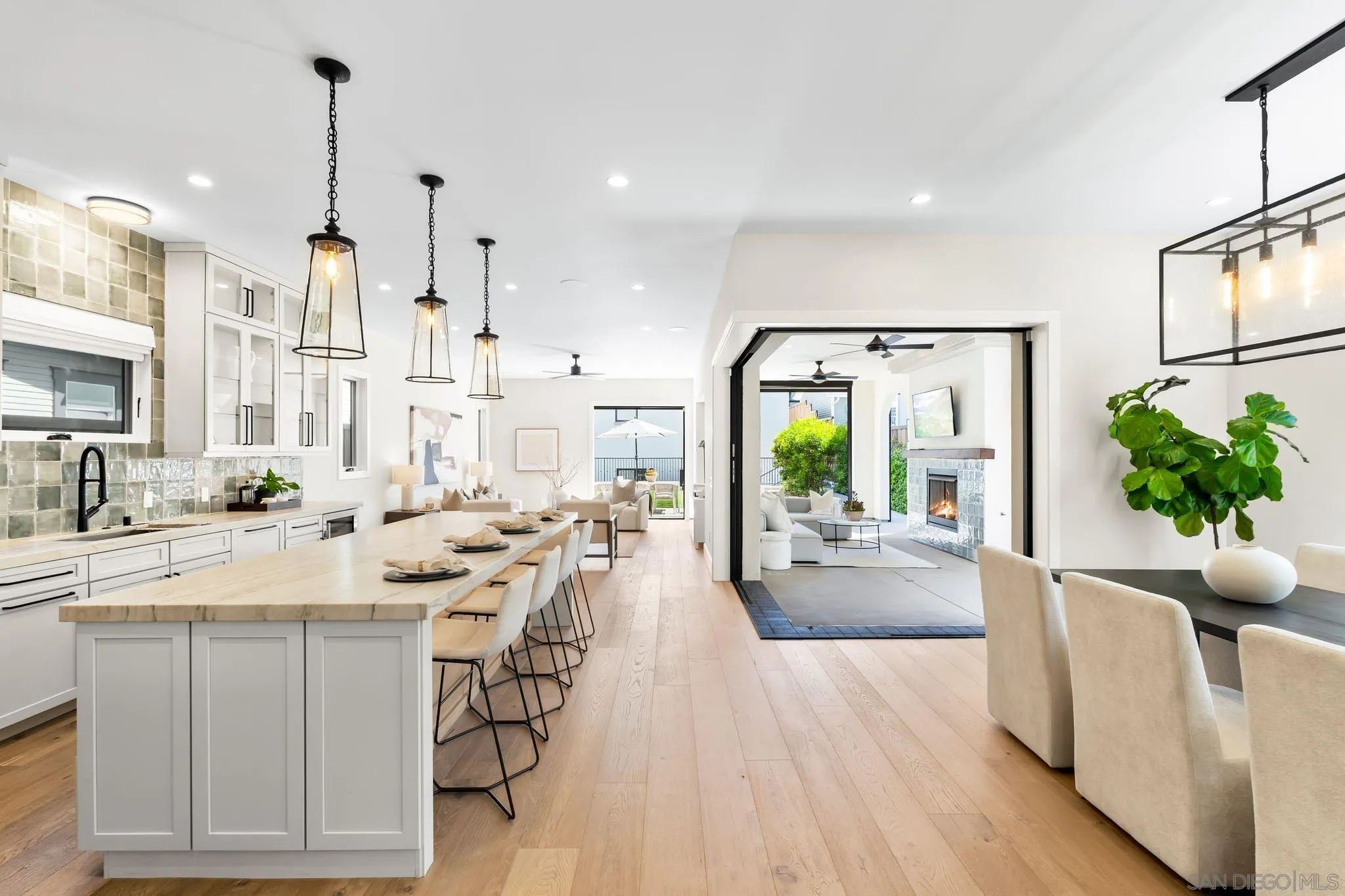 https://cdn.realtyfeed.com/cdn/127/250038189/d36e42b0c7b3cb4f69fabd05834bdfa8.webp