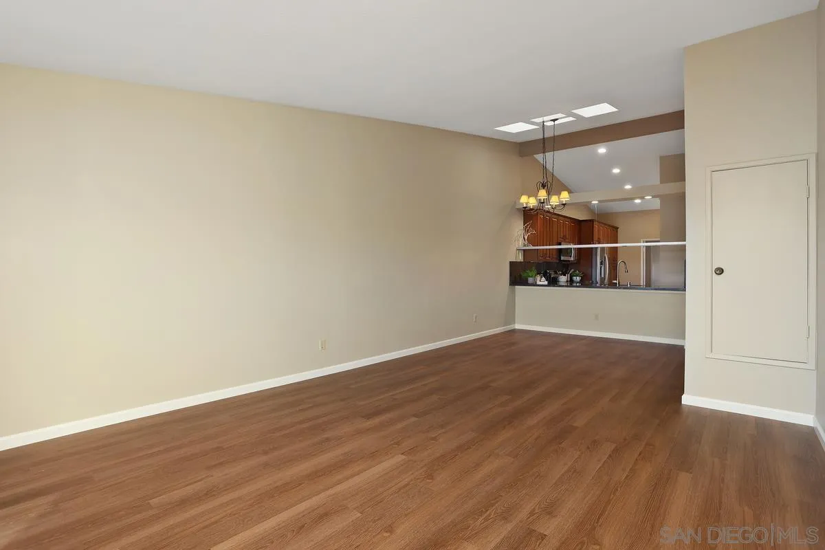 https://cdn.realtyfeed.com/cdn/127/250038199/8f7202a8c04fefc5cb5527b202cd63c7.webp