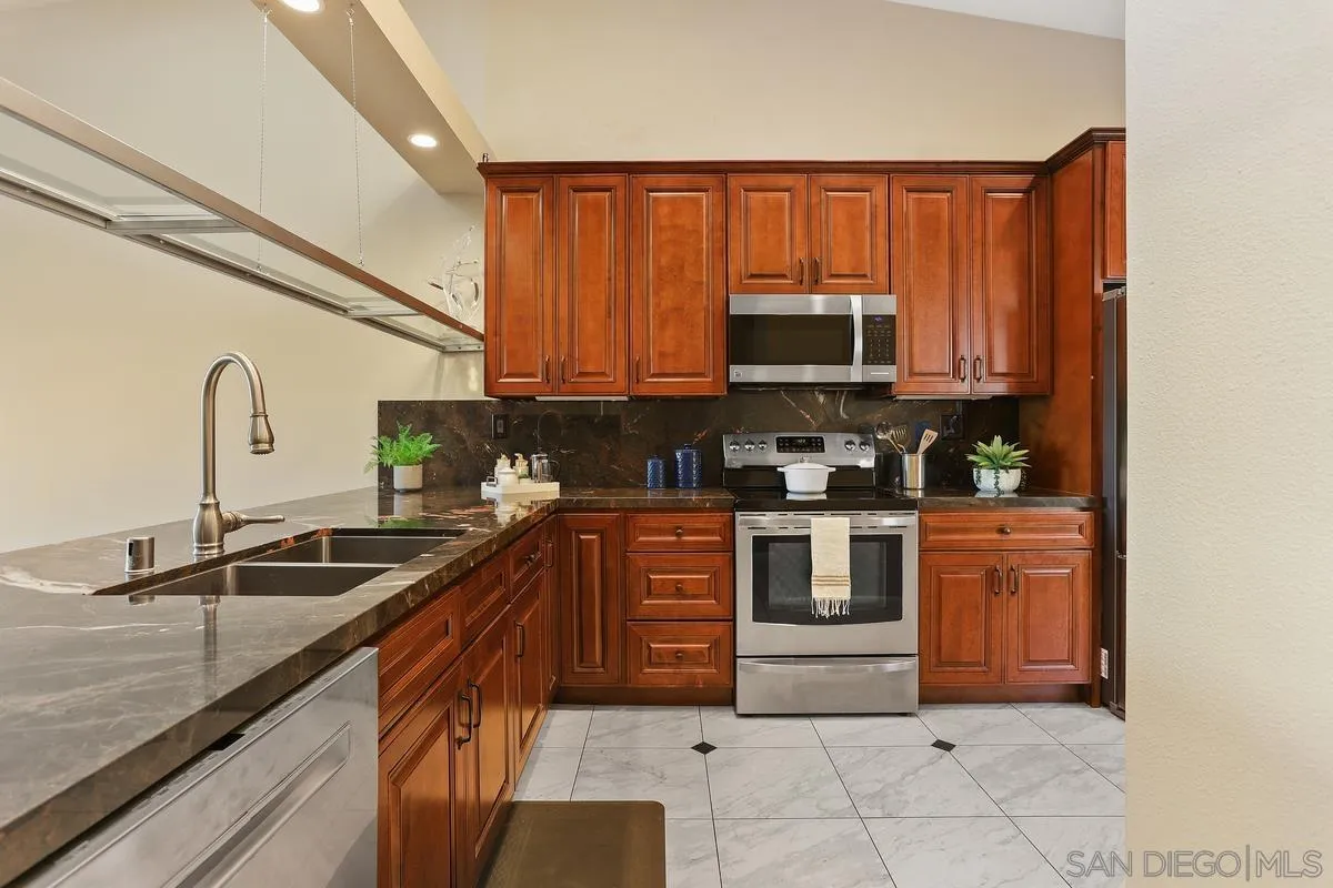 https://cdn.realtyfeed.com/cdn/127/250038199/d78fa9ea5ea6e6bbe891e3b2fb27dd36.webp