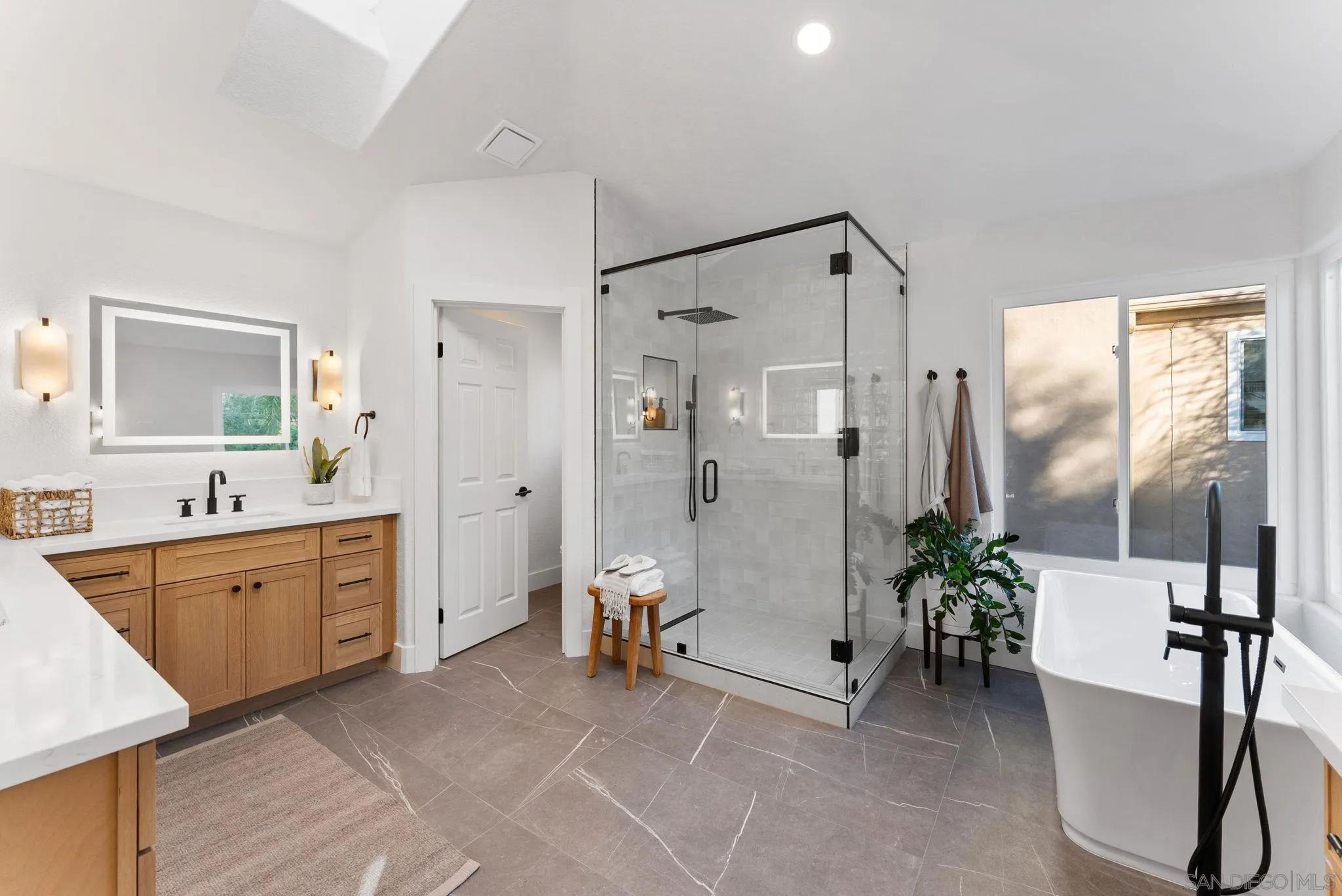 https://cdn.realtyfeed.com/cdn/127/250038202/0fd3de06ca82189b4fbfb7d986dde867.webp