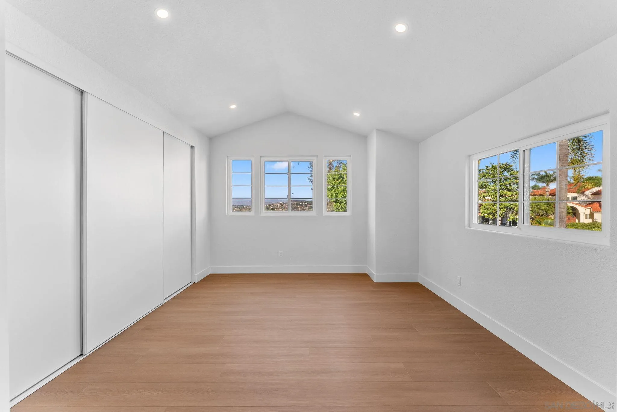 https://cdn.realtyfeed.com/cdn/127/250038202/22fee11248e1790bf5a007fc93df2162.webp