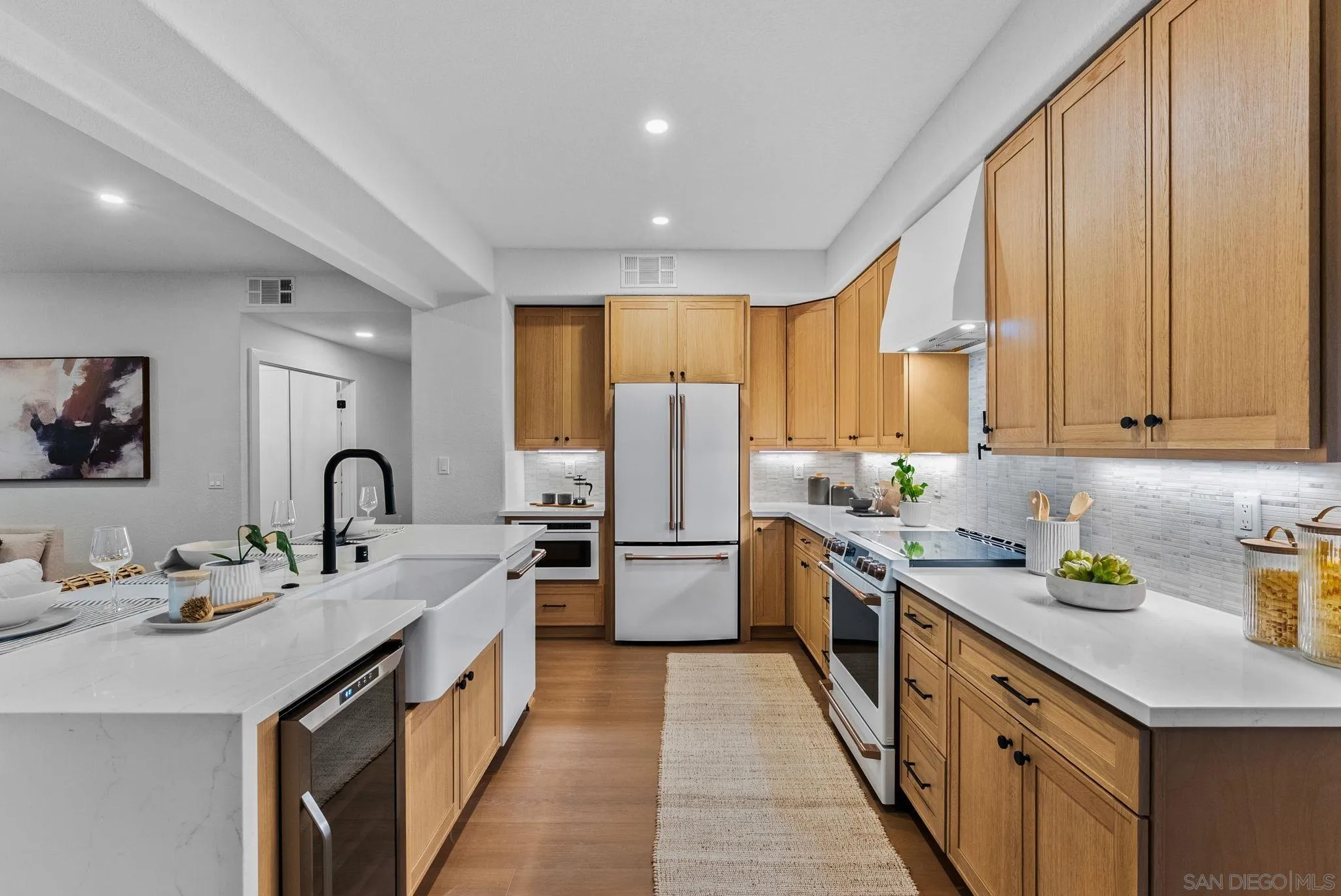 https://cdn.realtyfeed.com/cdn/127/250038202/2962dfeaca8a50683486657ec8384dc1.webp