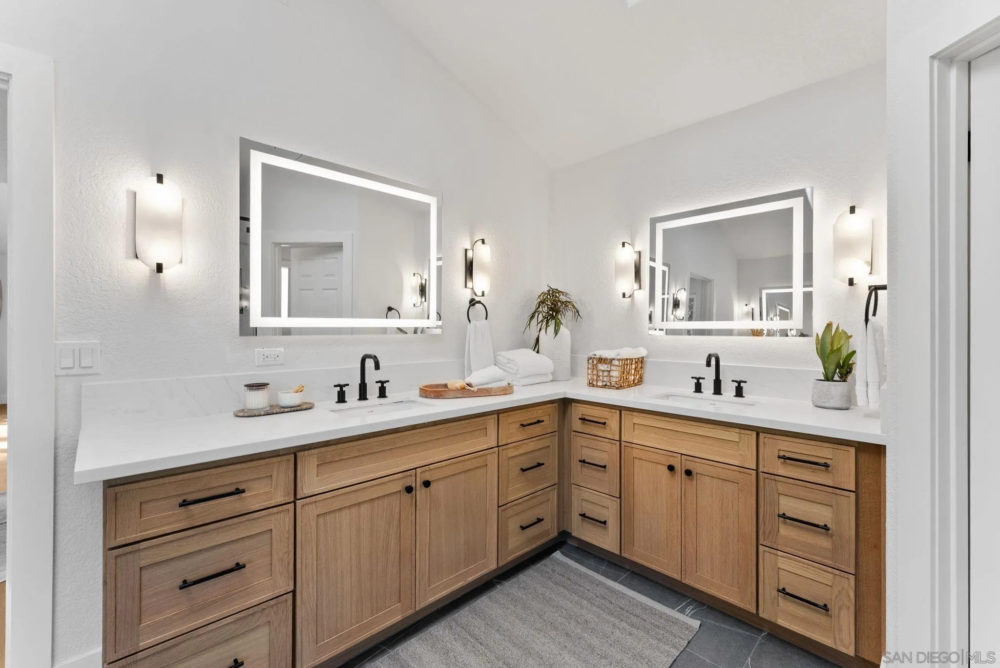 https://cdn.realtyfeed.com/cdn/127/250038202/539d6d0dd4a1baf8d0cb8f61330e5a54.webp