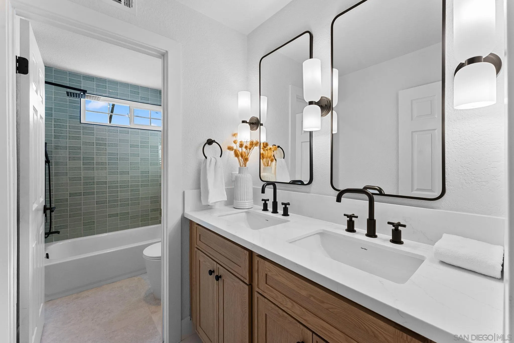 https://cdn.realtyfeed.com/cdn/127/250038202/a12f7ef34f7fe89c8ea516beff845cb0.webp