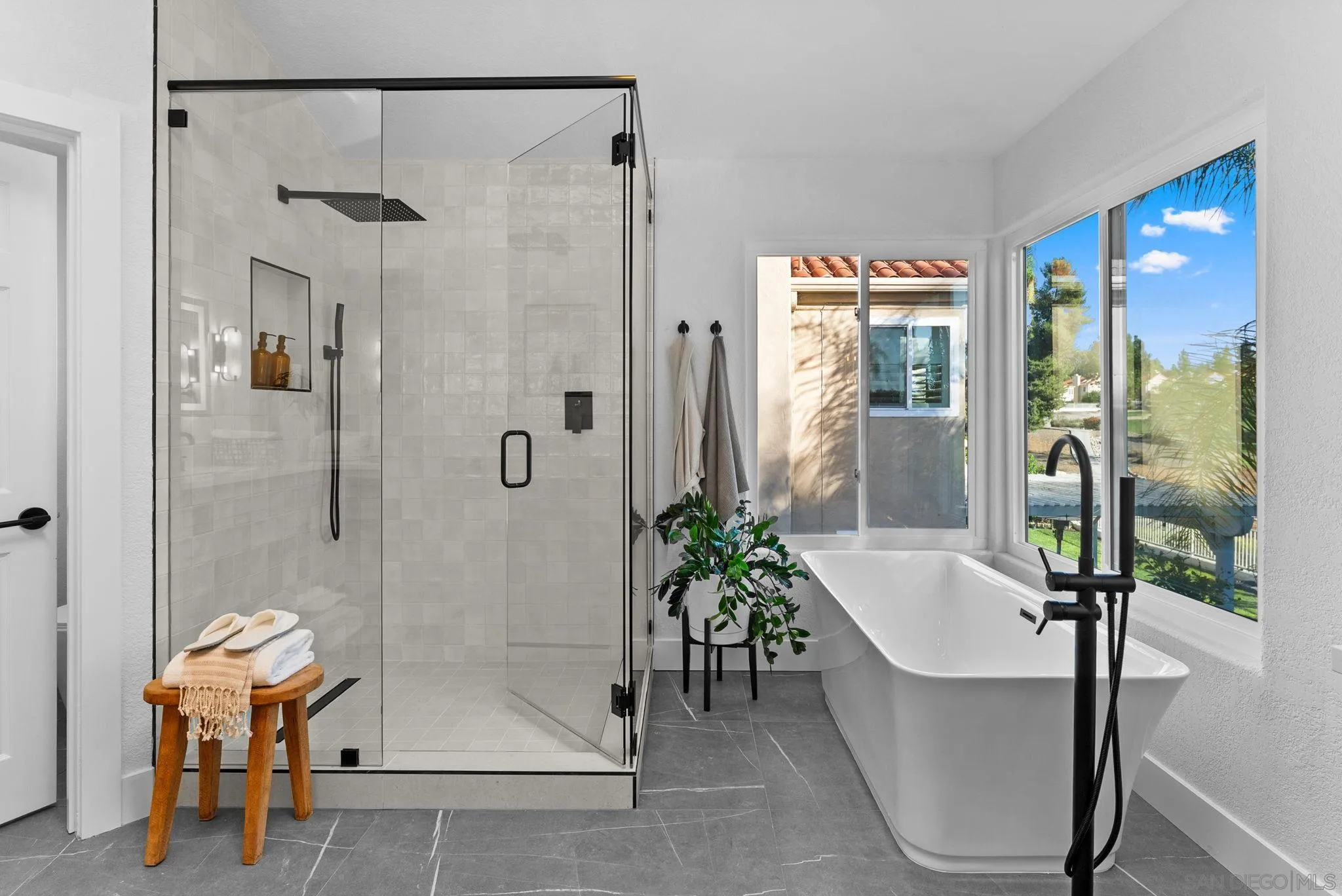 https://cdn.realtyfeed.com/cdn/127/250038202/e7f5cd324cd114a99745cdefad5ababd.webp