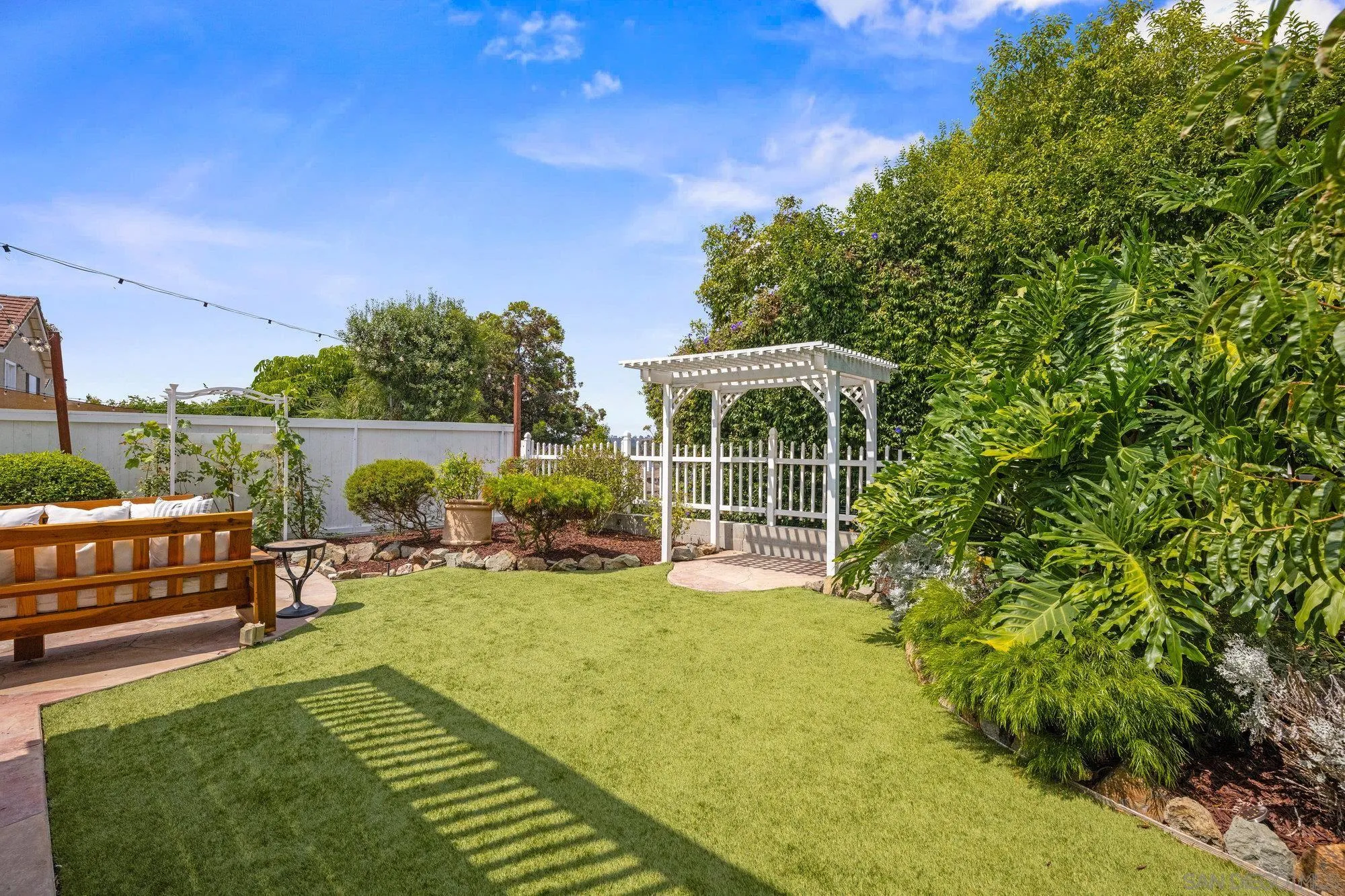 https://cdn.realtyfeed.com/cdn/127/250038206/2e3e67654481a2973026682ed9b33b18.webp