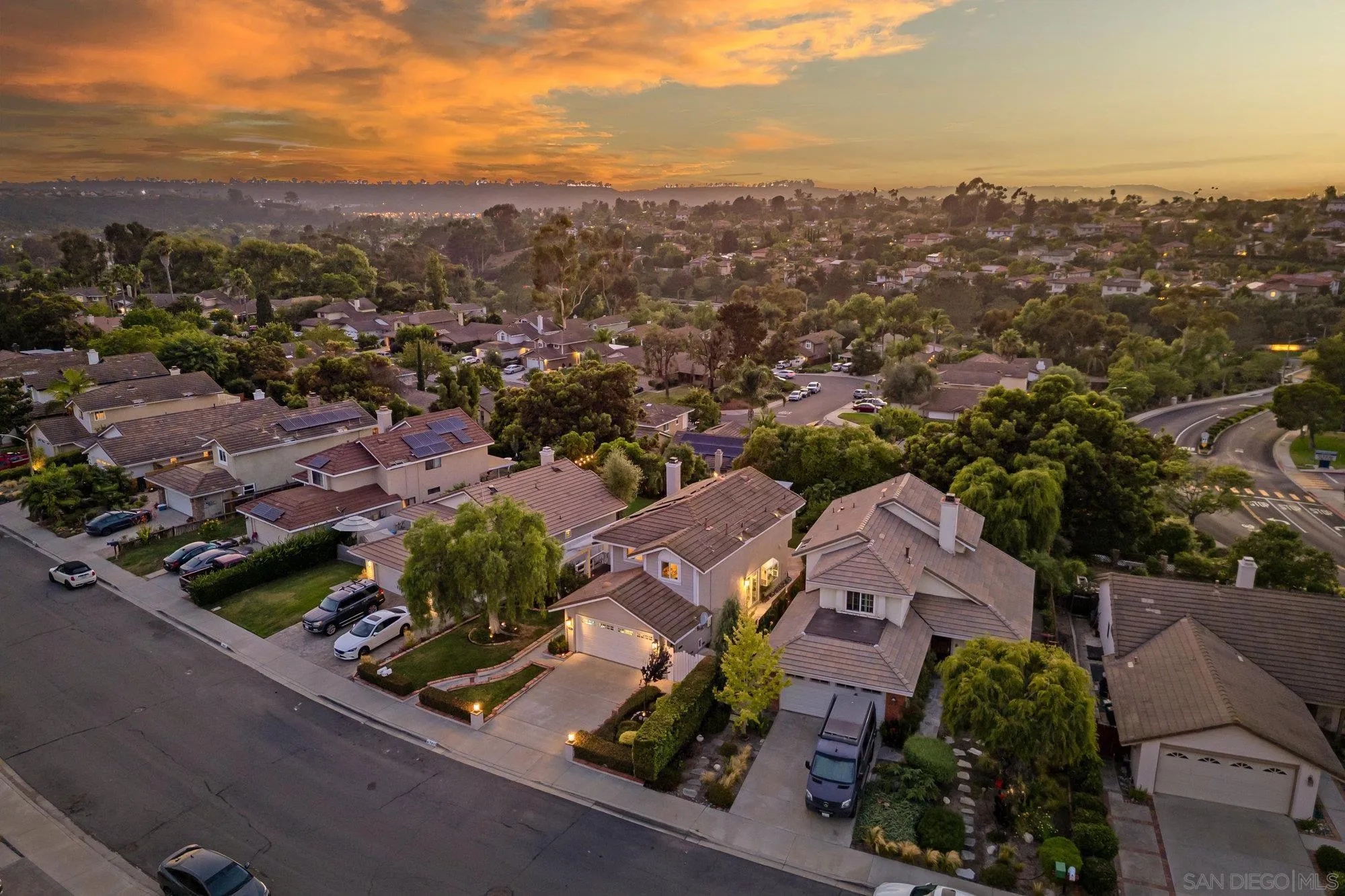 https://cdn.realtyfeed.com/cdn/127/250038206/8dd5e5b184bde0493108813d7e59efb7.webp