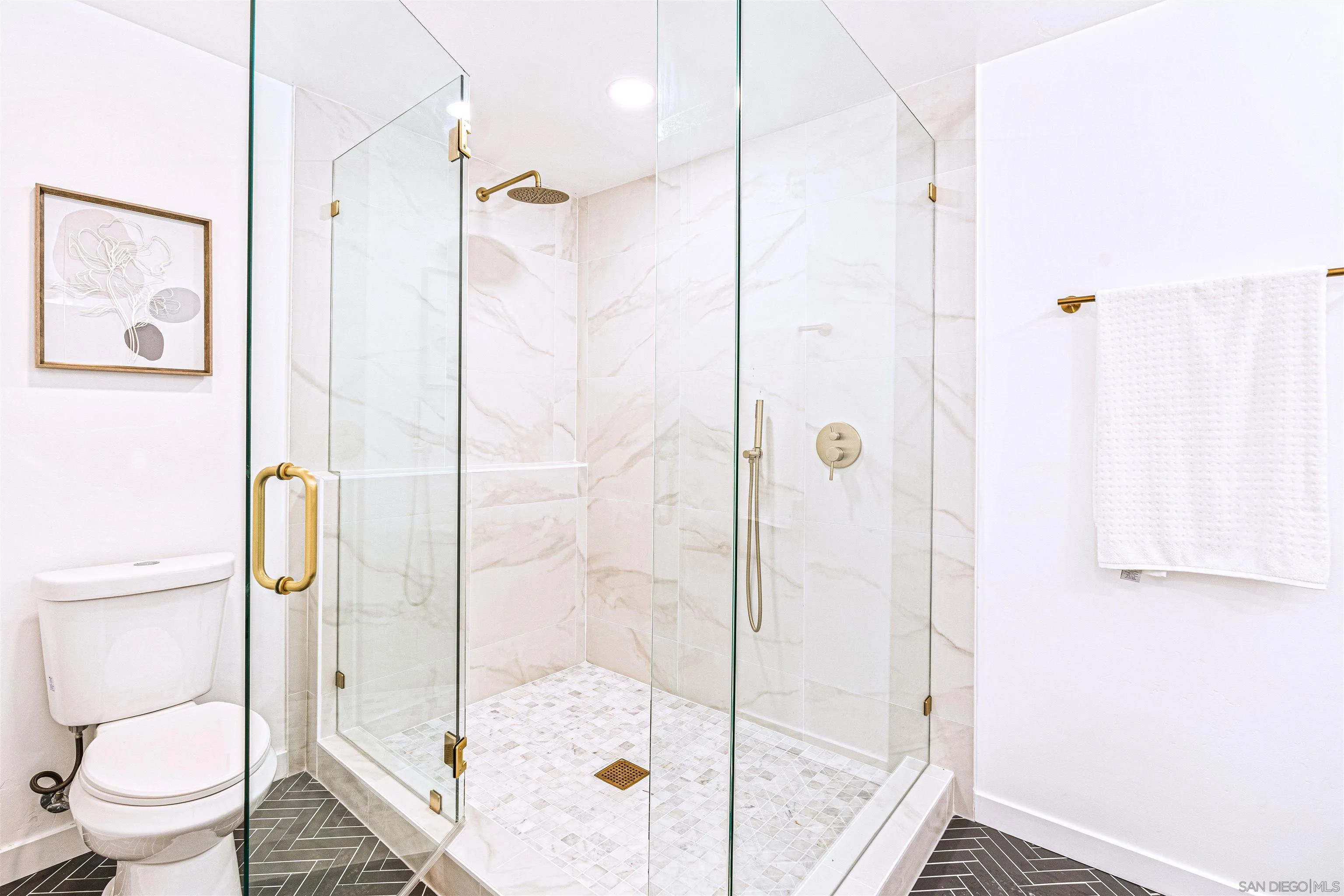 https://cdn.realtyfeed.com/cdn/127/250038207/018098b69c2ff1754ab937b70b2a6d8c.webp