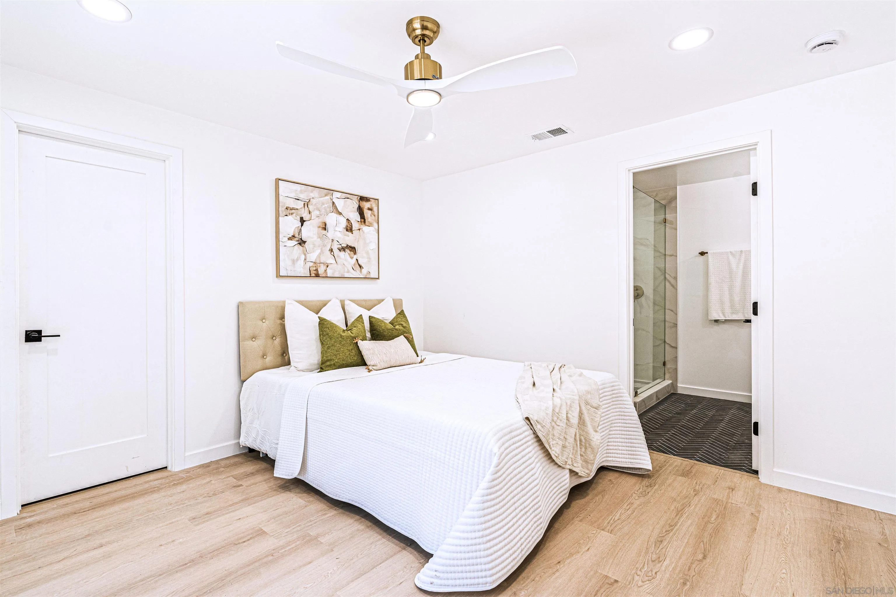 https://cdn.realtyfeed.com/cdn/127/250038207/150494bb06c169d8e863465e4c1102d0.webp