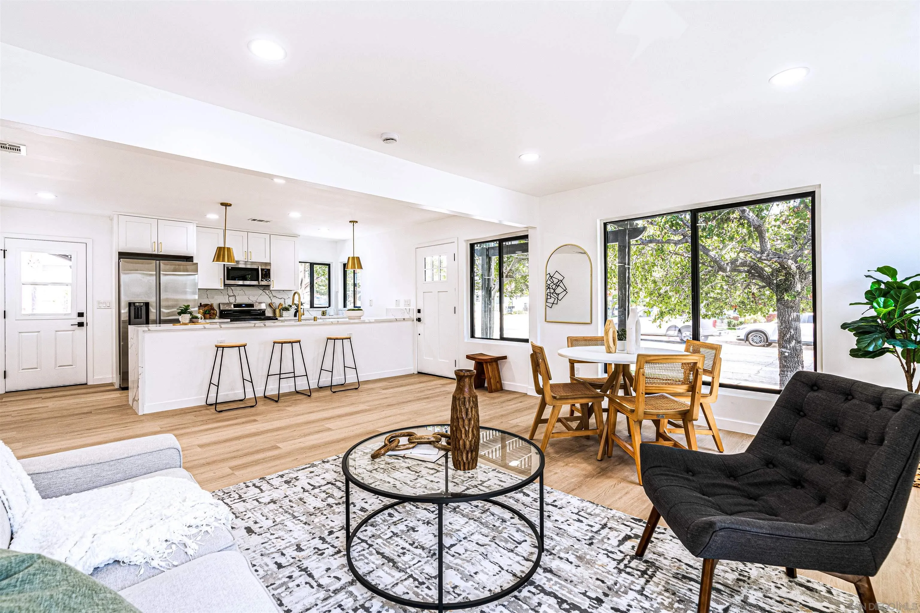 https://cdn.realtyfeed.com/cdn/127/250038207/614b6d6a38d756bfd7ad3f5425b4f1c3.webp