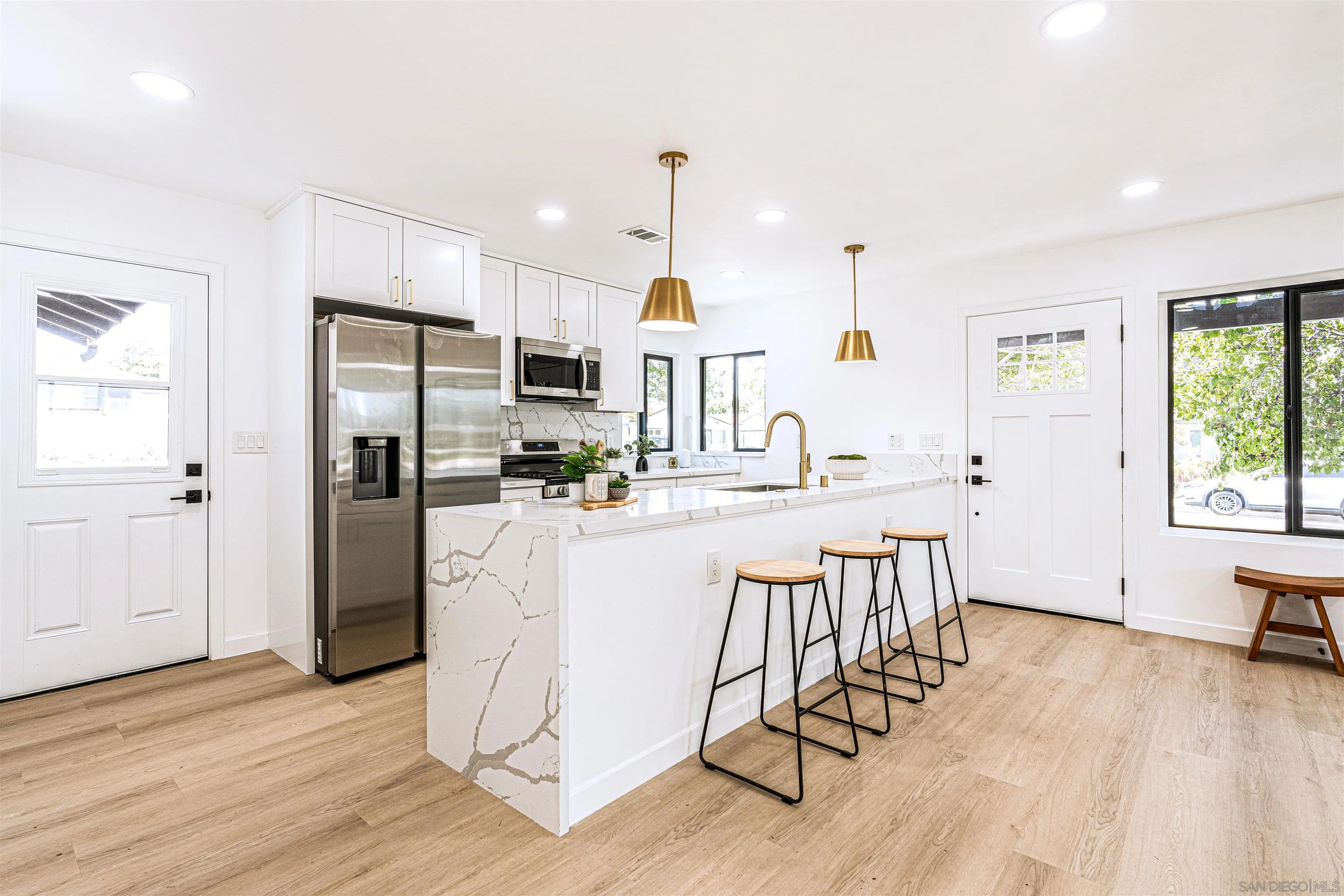 https://cdn.realtyfeed.com/cdn/127/250038207/a700d85fcc85a9e62e987c16d34a5a93.webp