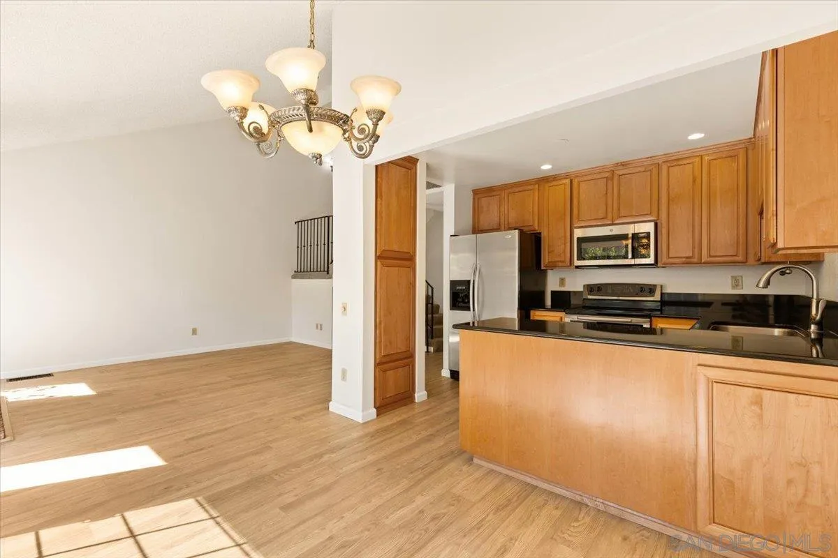 Photo #5: 250038212 Listing 