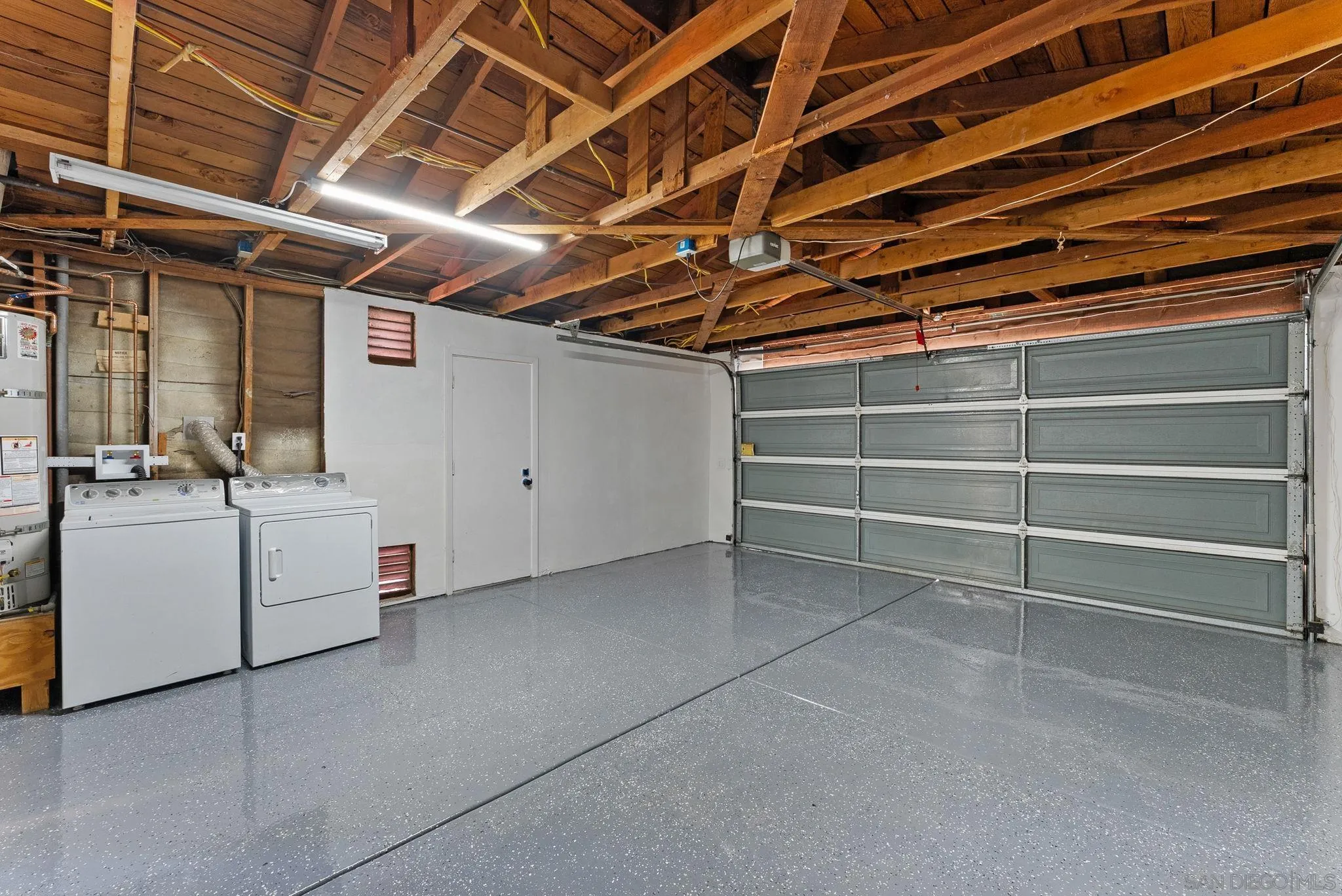 https://cdn.realtyfeed.com/cdn/127/250038218/40ad4076f3f8664f1d247a534a53dbab.webp