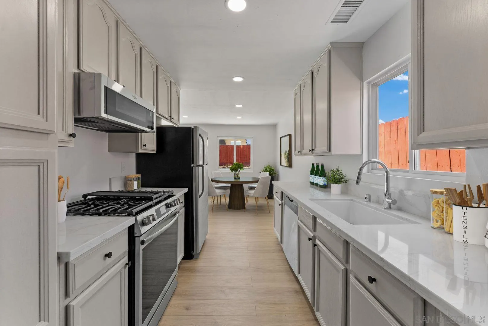 https://cdn.realtyfeed.com/cdn/127/250038218/c299999e64a9d336eab3fdea5aa42cf0.webp