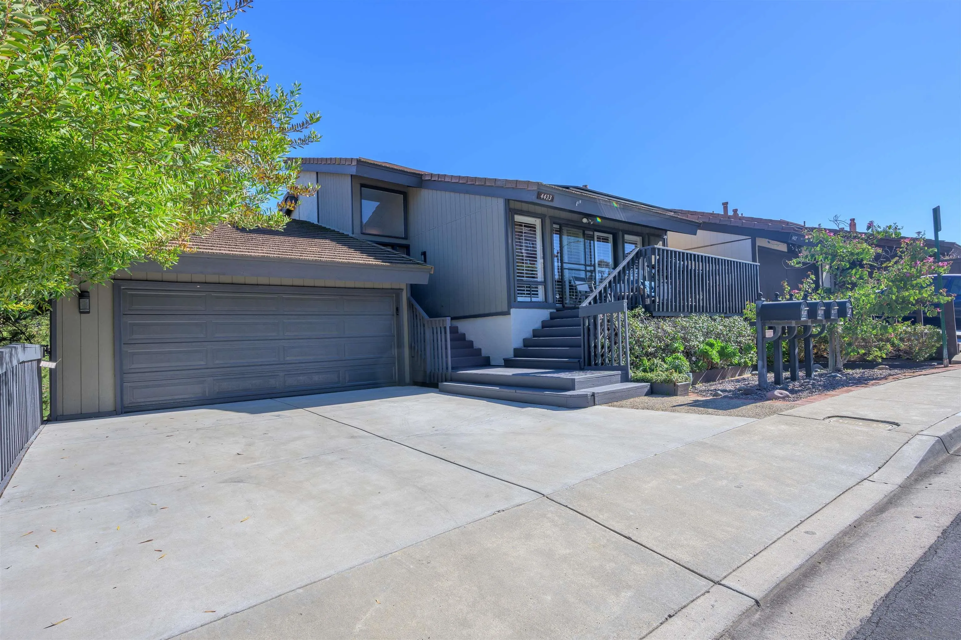 https://cdn.realtyfeed.com/cdn/127/250038219/3988c3dbc6b293cf5c92f2e335d3e3c8.webp