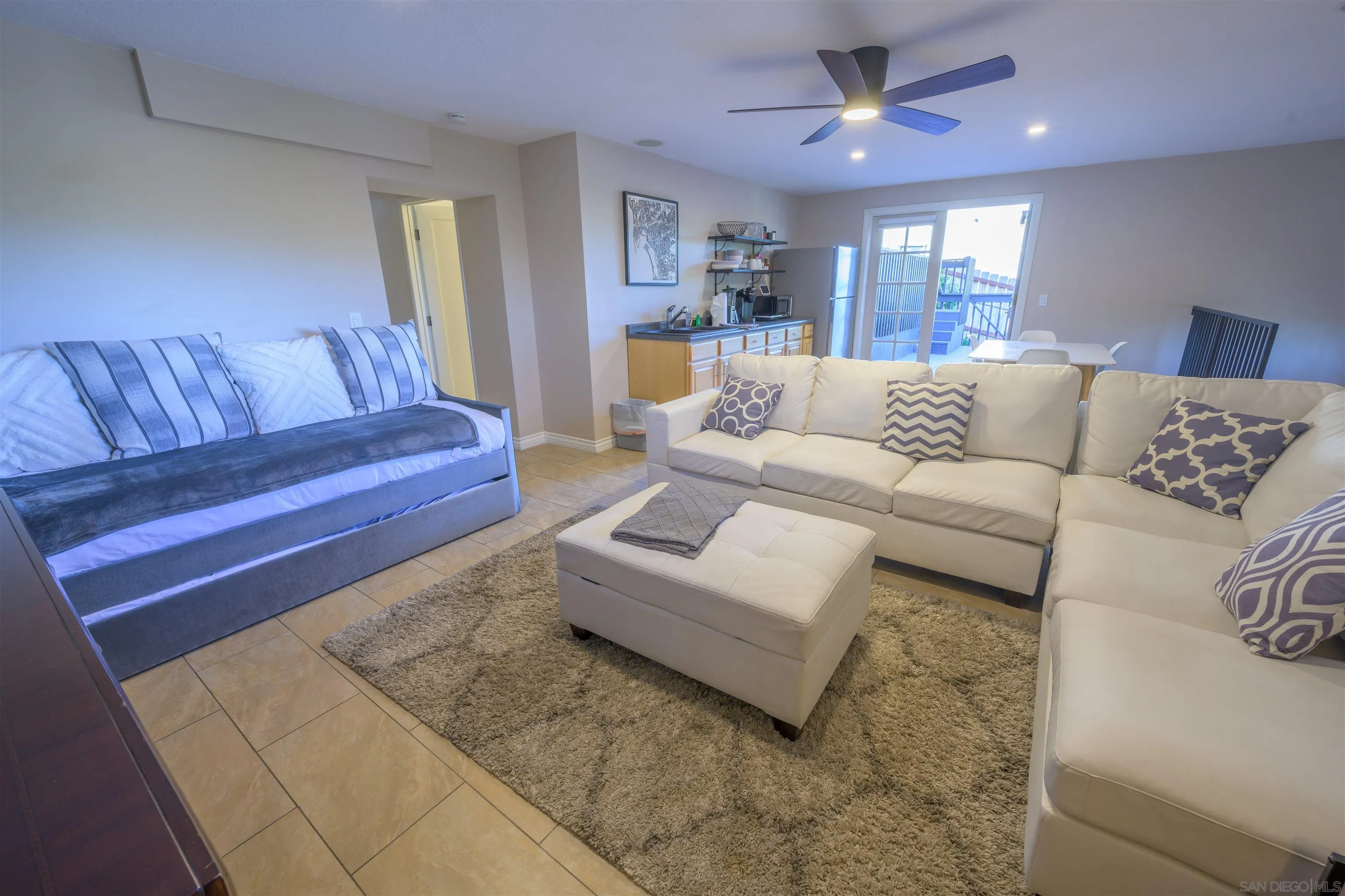 https://cdn.realtyfeed.com/cdn/127/250038219/7eab3a40435e32acaecddbc848cb33c9.webp