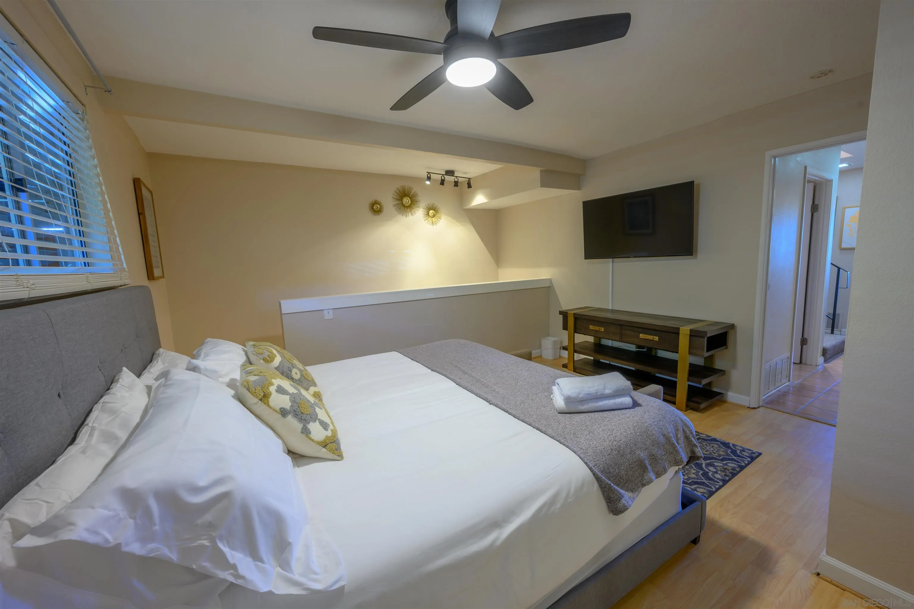 https://cdn.realtyfeed.com/cdn/127/250038219/8bcb15d17bb25744688d481b1a5b1e7f.webp