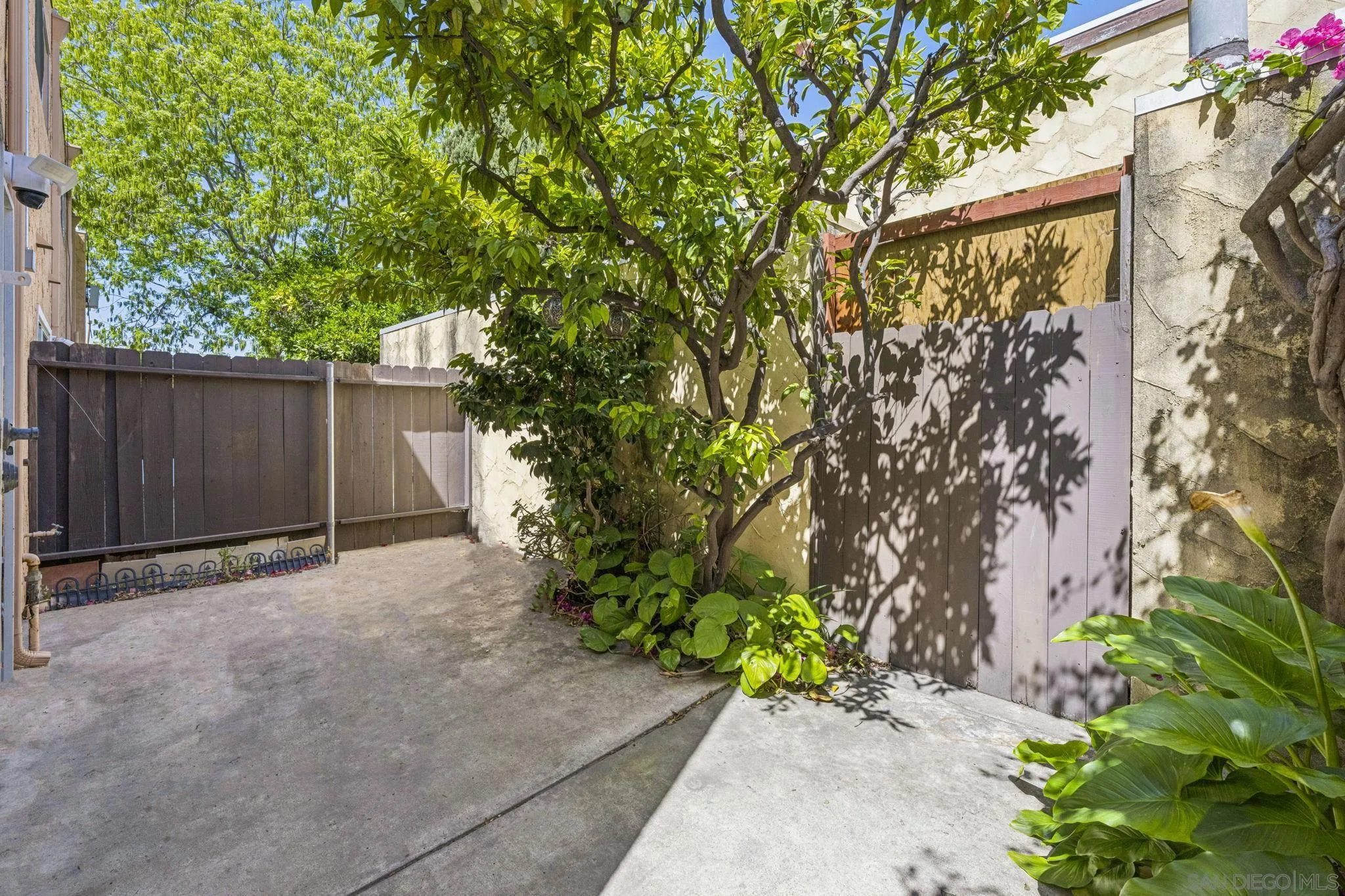 https://cdn.realtyfeed.com/cdn/127/250038220/15092f6a73800e81e82d1ff4d4be5635.webp