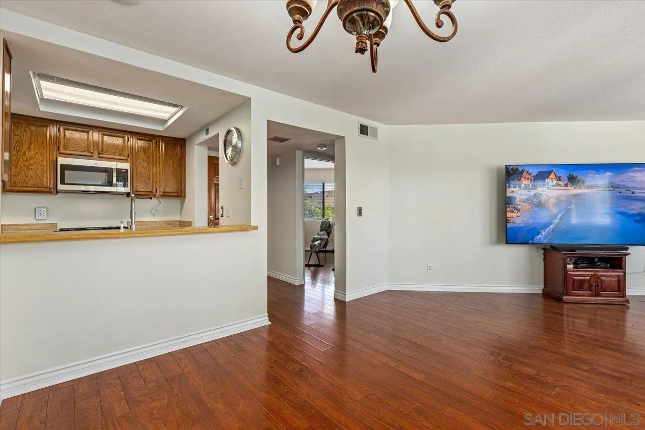 https://cdn.realtyfeed.com/cdn/127/250038229/4a614bb465f1a3eda3974a6b1b1d3231.webp