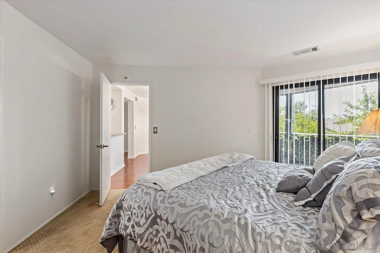 https://cdn.realtyfeed.com/cdn/127/250038229/bcbf97bc4bcc53665f6a9ab80e0c5e0f.webp