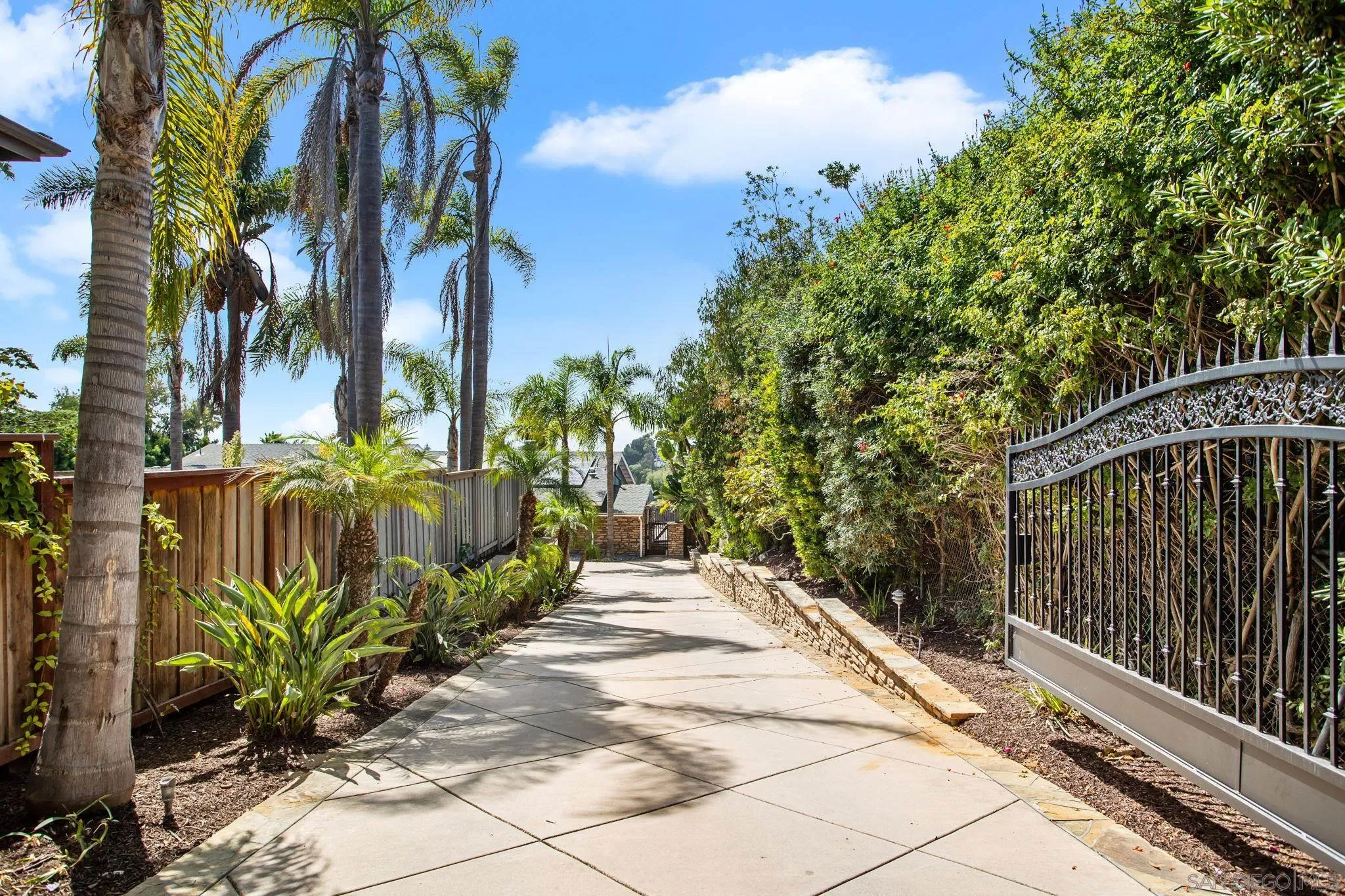 https://cdn.realtyfeed.com/cdn/127/250038230/18502c310c41a67c90865b4de8c534ca.webp