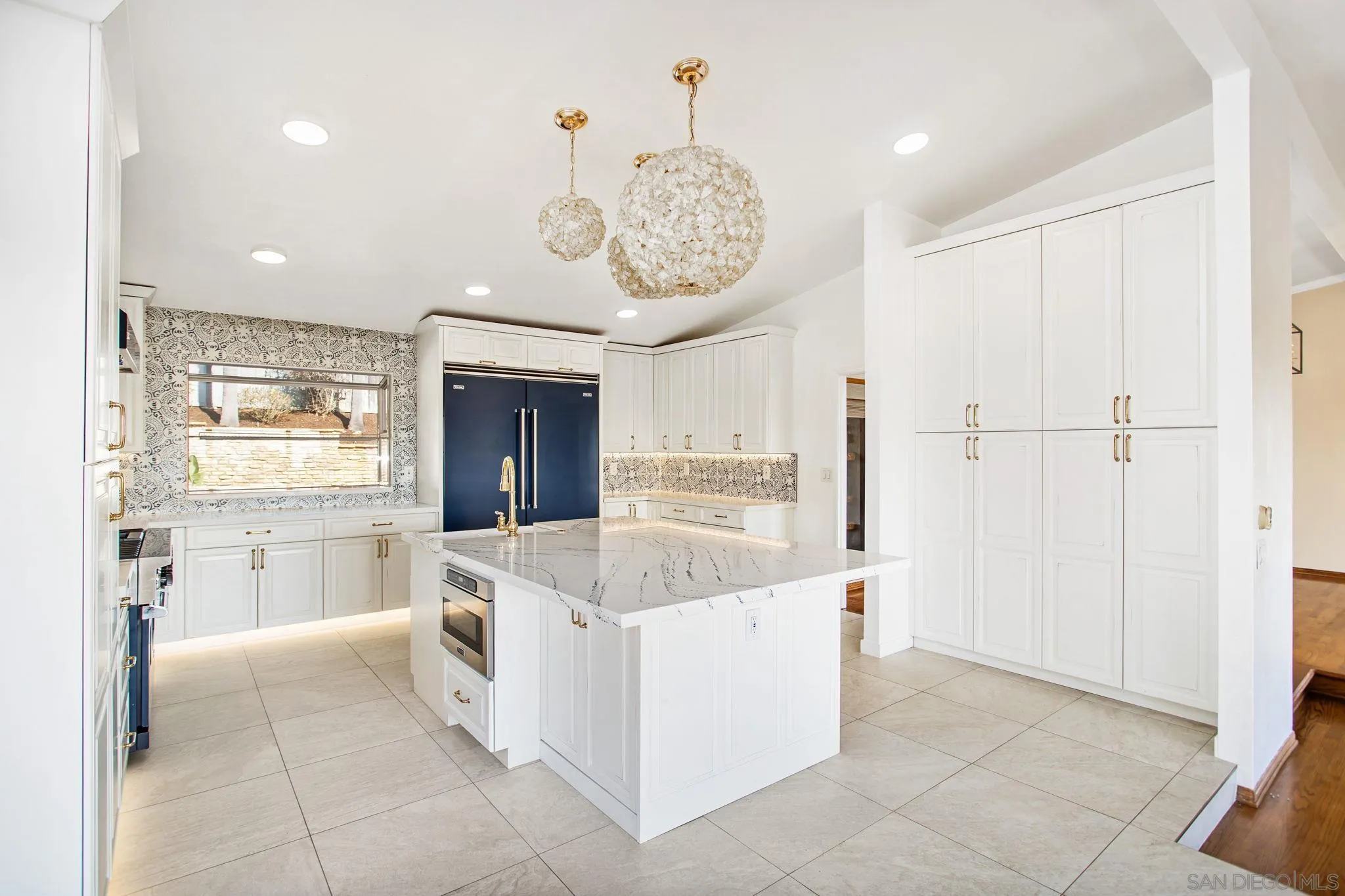 https://cdn.realtyfeed.com/cdn/127/250038230/6943cf9796ae0dc49190bd5ea44c9e77.webp
