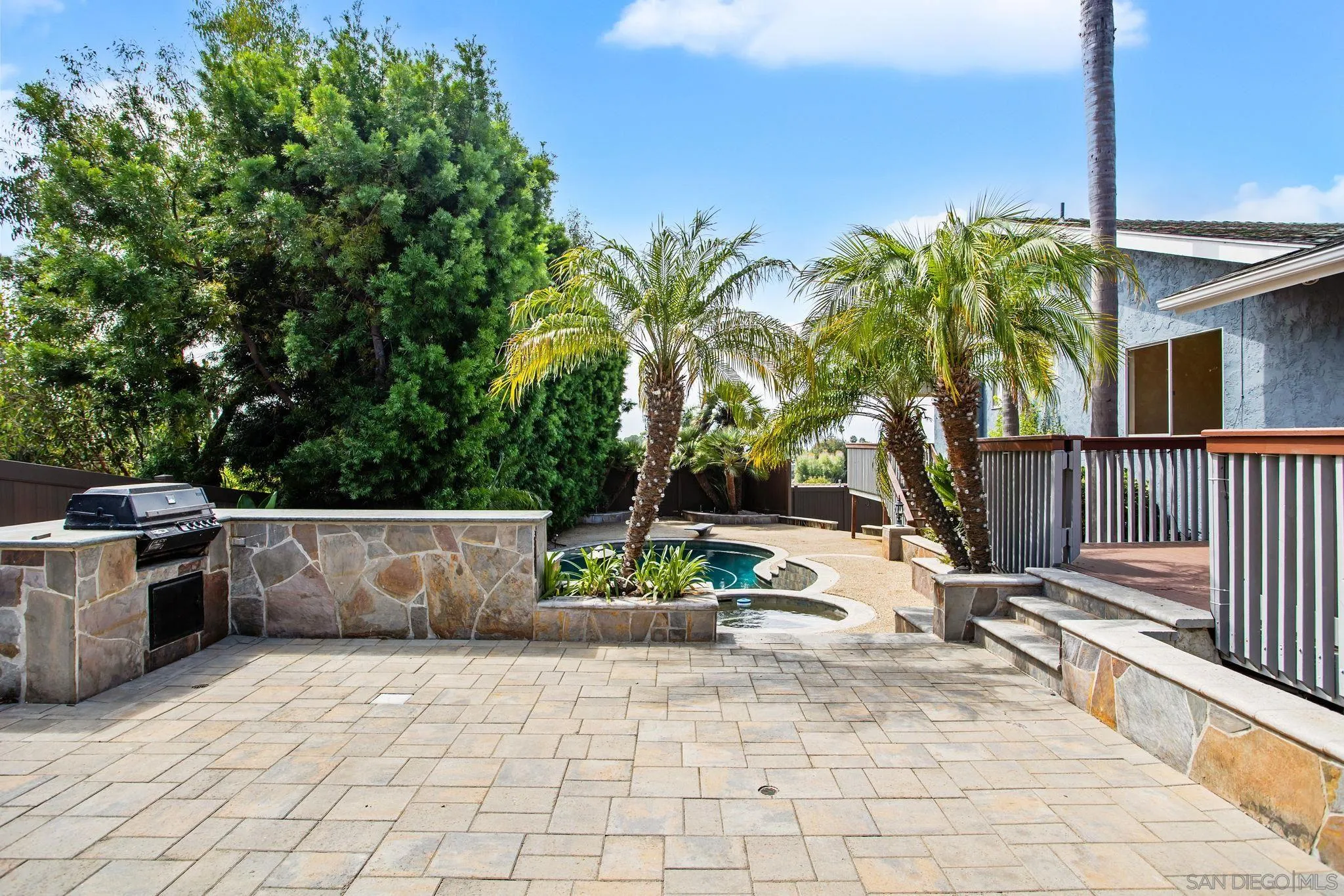 https://cdn.realtyfeed.com/cdn/127/250038230/842fb16471ec6b6e41d3853b837b313c.webp
