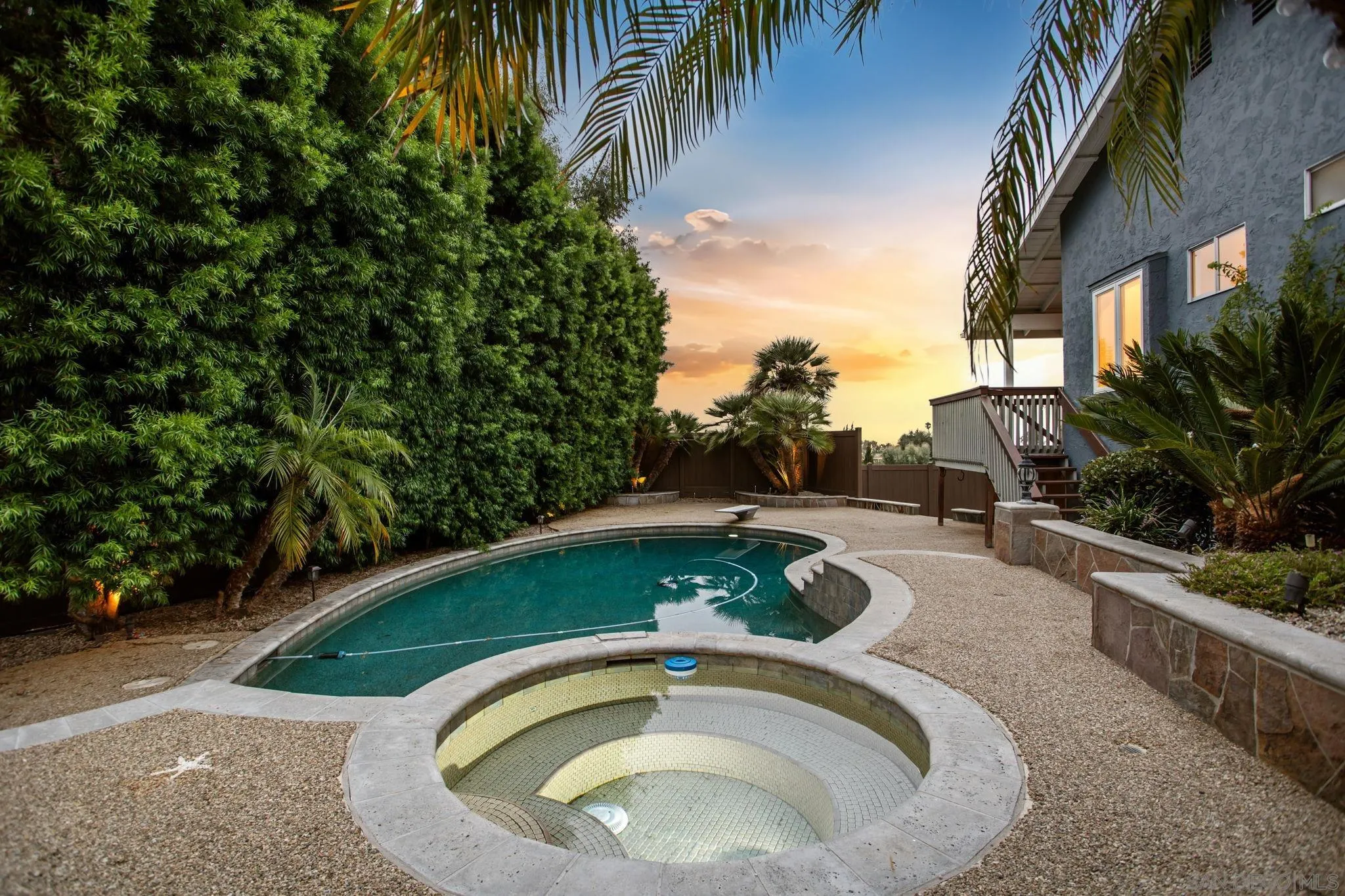 https://cdn.realtyfeed.com/cdn/127/250038230/89a62d04538b2ba09c2e62c51735b460.webp