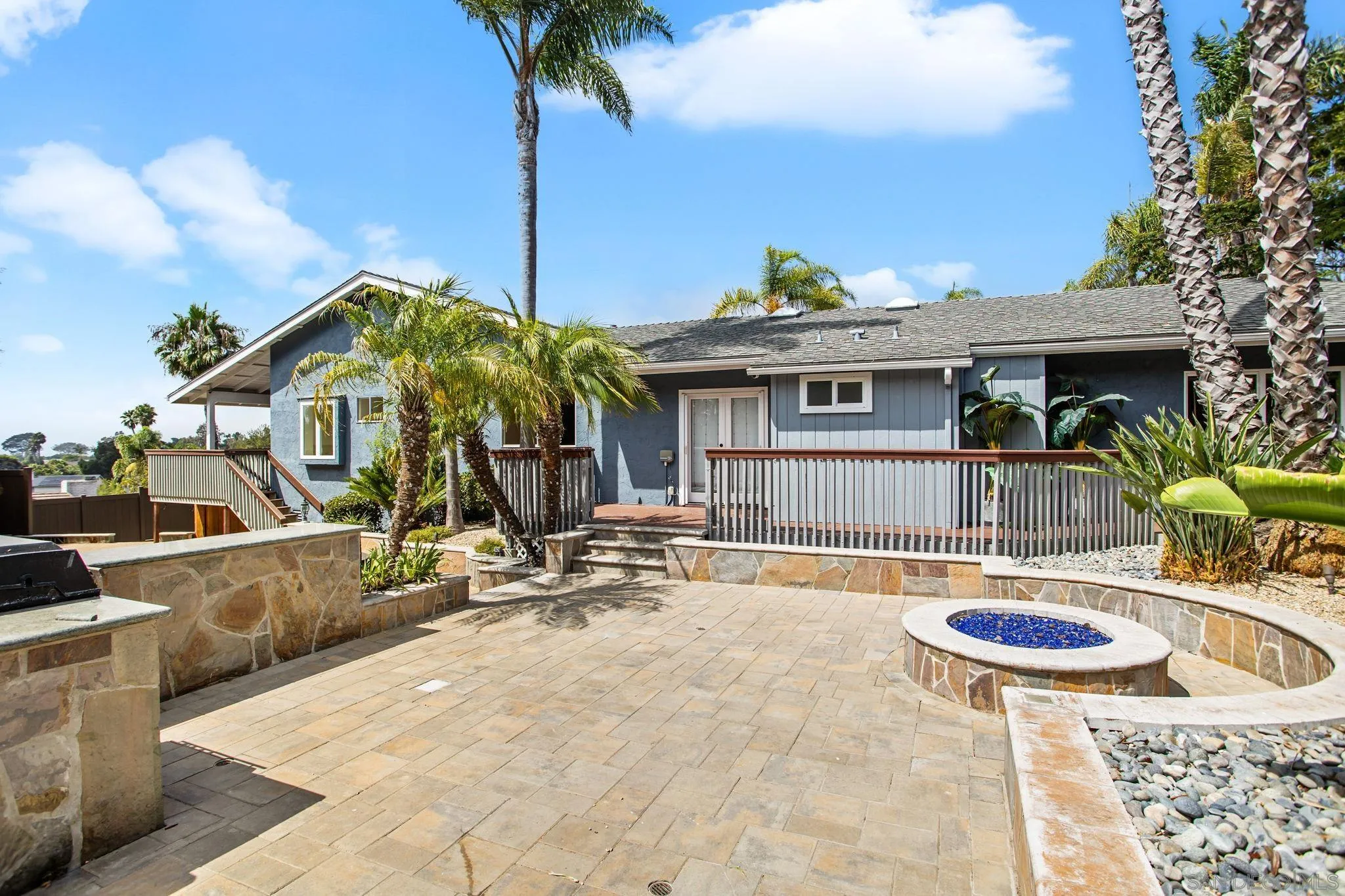 https://cdn.realtyfeed.com/cdn/127/250038230/eb3d7b5c3186907bc2a4ba5459c8b3dd.webp