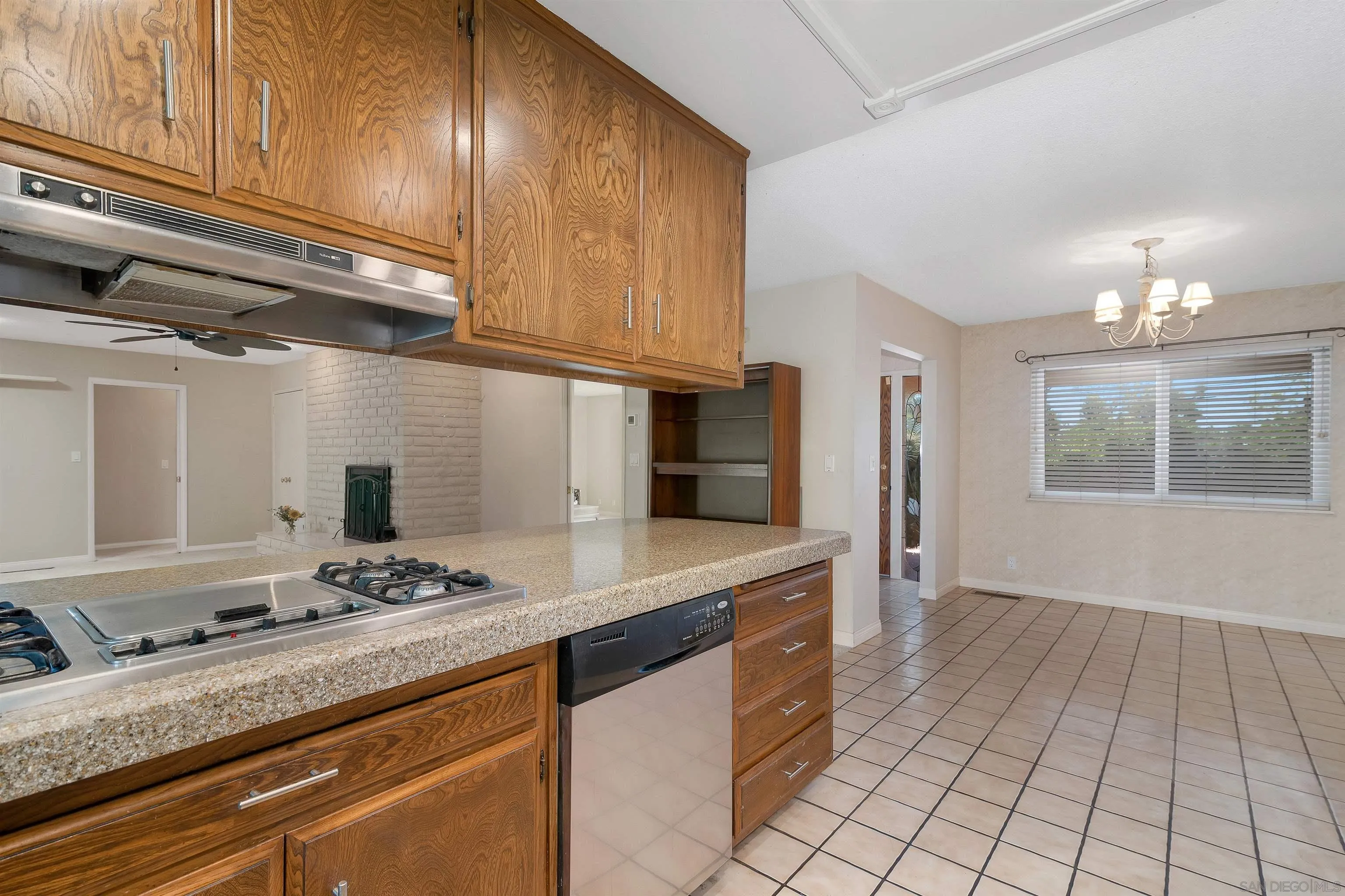 https://cdn.realtyfeed.com/cdn/127/250038231/16ecd601bf7d0d6d09dfb94cd939d201.webp