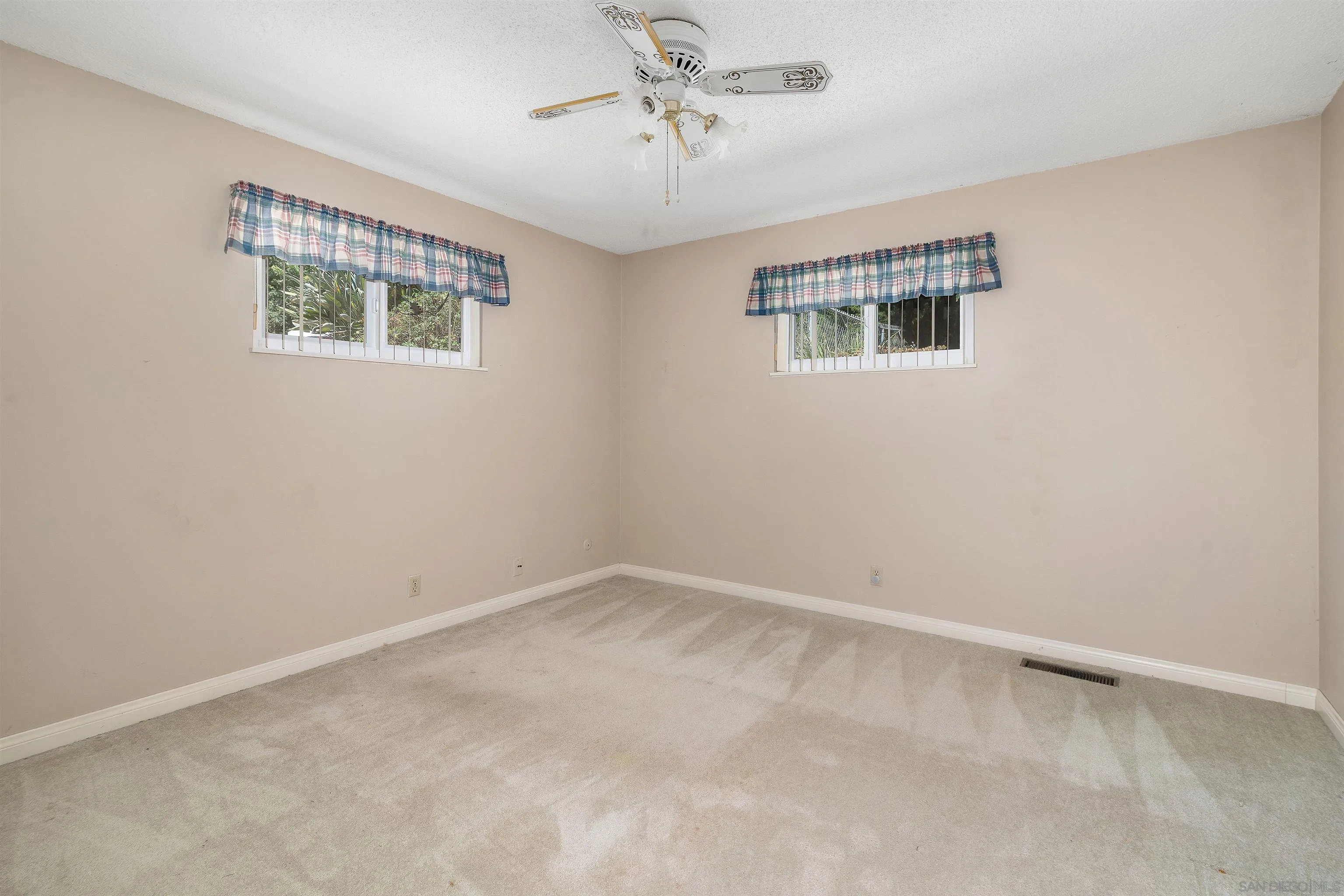 https://cdn.realtyfeed.com/cdn/127/250038231/1742846acc82b711fc1b77475d4d9202.webp