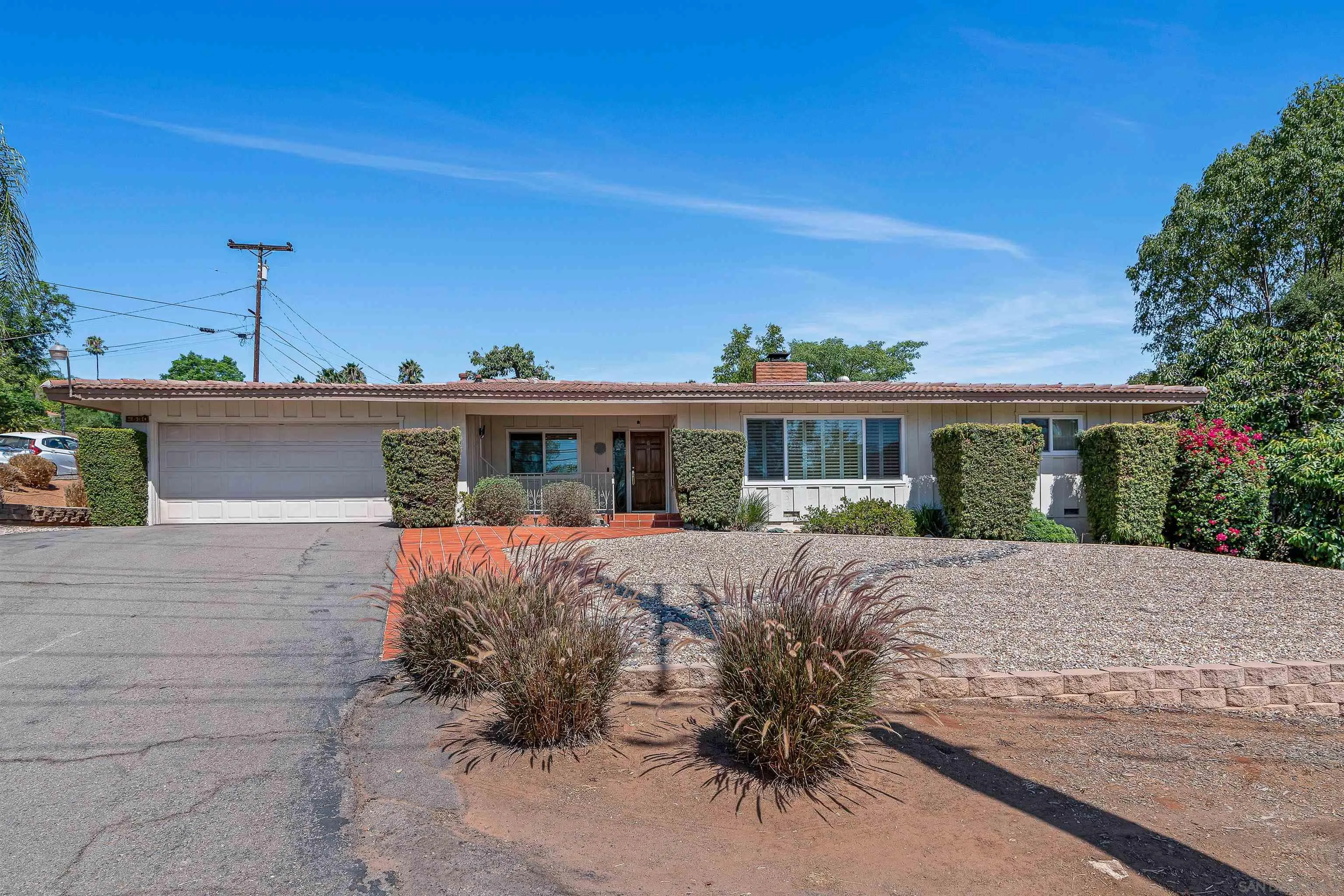 https://cdn.realtyfeed.com/cdn/127/250038231/2c1aa61faeca8e7a9e8fff6a48cdd9ff.webp