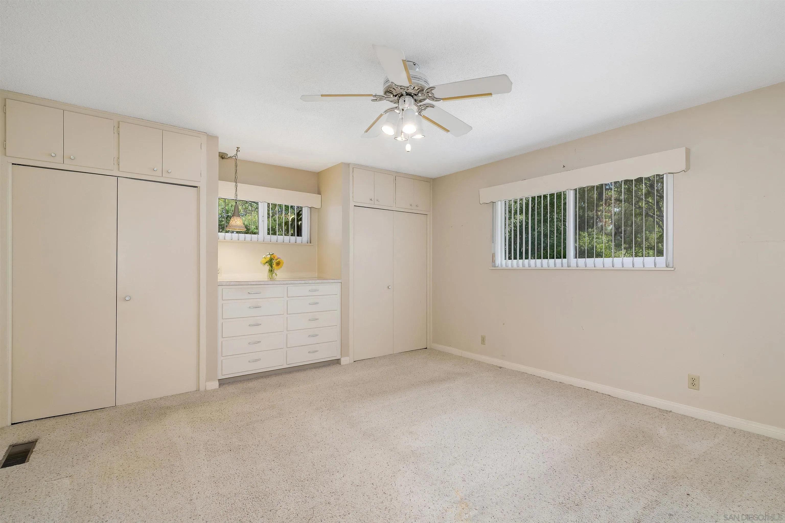 https://cdn.realtyfeed.com/cdn/127/250038231/2e907eaf24af0d5e5d365a650dfc69b4.webp